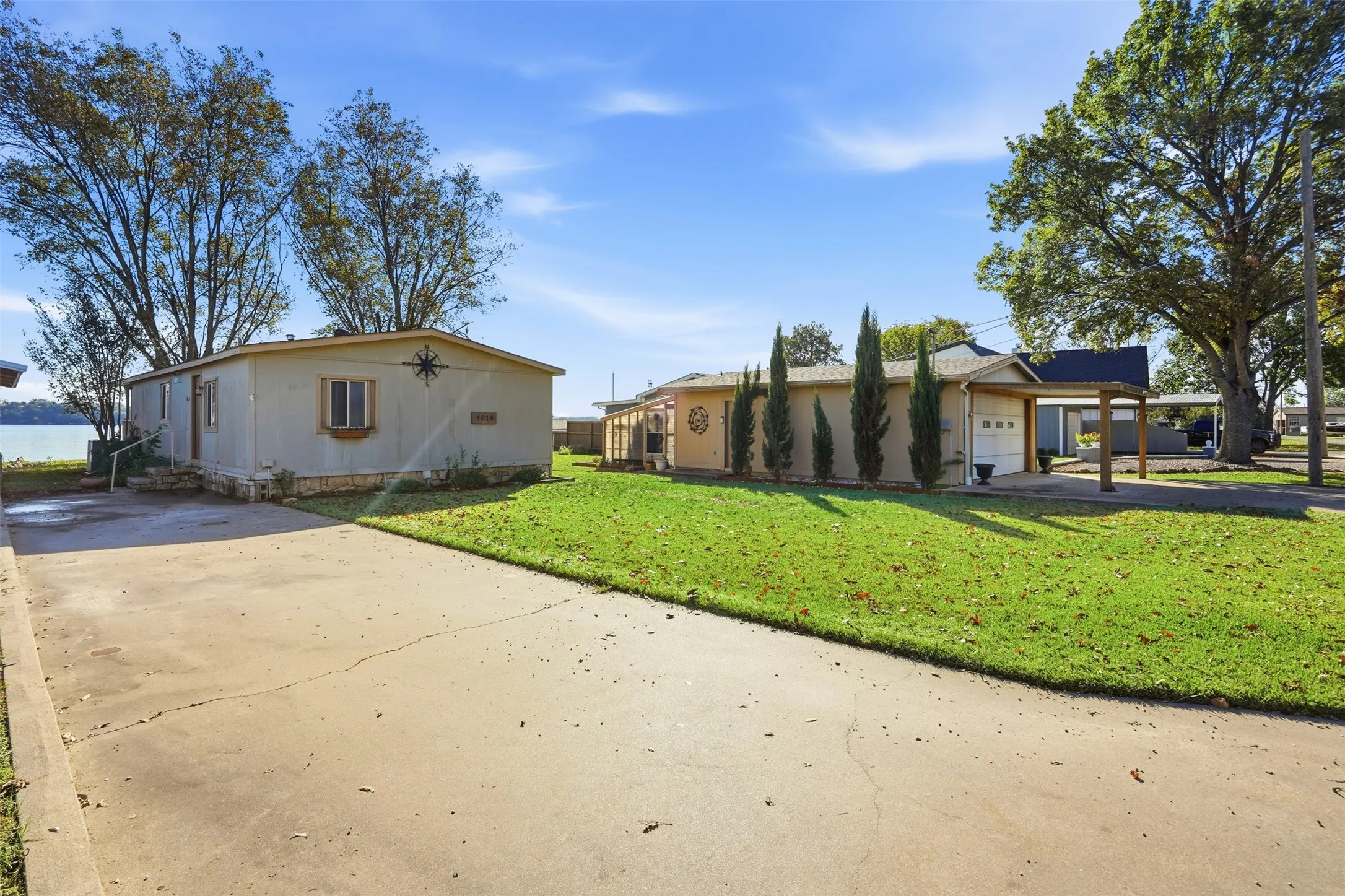 Mobile Home For Sale in Hood County , 4016 Linda Court, Granbury, Texas 76048, 2 Bedroom, 2 Bathroom, 2 Garage spaces, 1,372 Sqft, built in 1981, mls#21206386, Real Estate Agent in Granbury, Homes For Sale in Hood county, Homes For Sale in Granbury, Realtor in Granbury Texas, Real Estate Brokerage Independent Realty Texas, Luminita Cordes Realtor