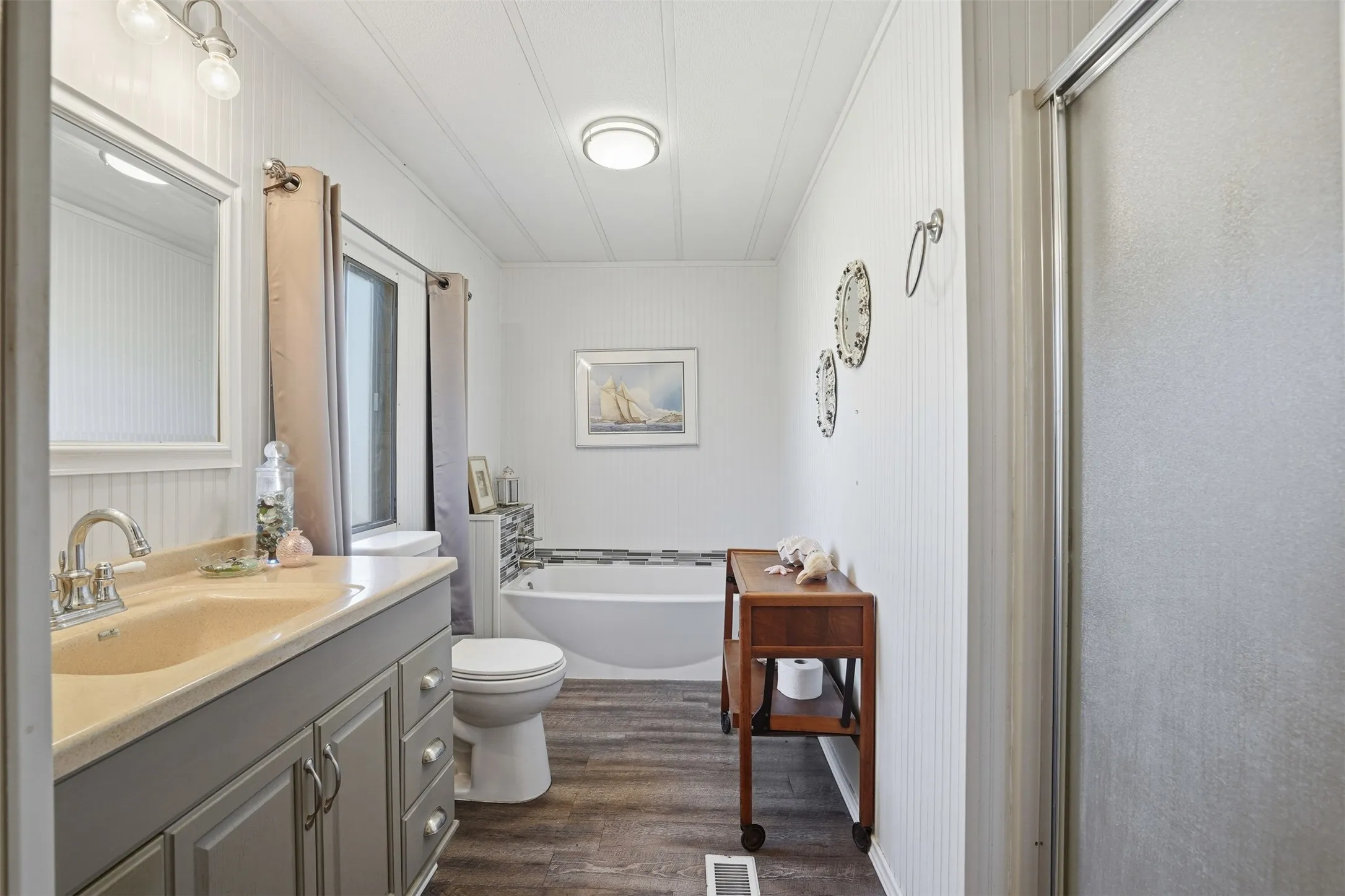 Mobile Home For Sale in Hood County , 4016 Linda Court, Granbury, Texas 76048, 2 Bedroom, 2 Bathroom, 2 Garage spaces, 1,372 Sqft, built in 1981, mls#21206386, Real Estate Agent in Granbury, Homes For Sale in Hood county, Homes For Sale in Granbury, Realtor in Granbury Texas, Real Estate Brokerage Independent Realty Texas, Luminita Cordes Realtor
