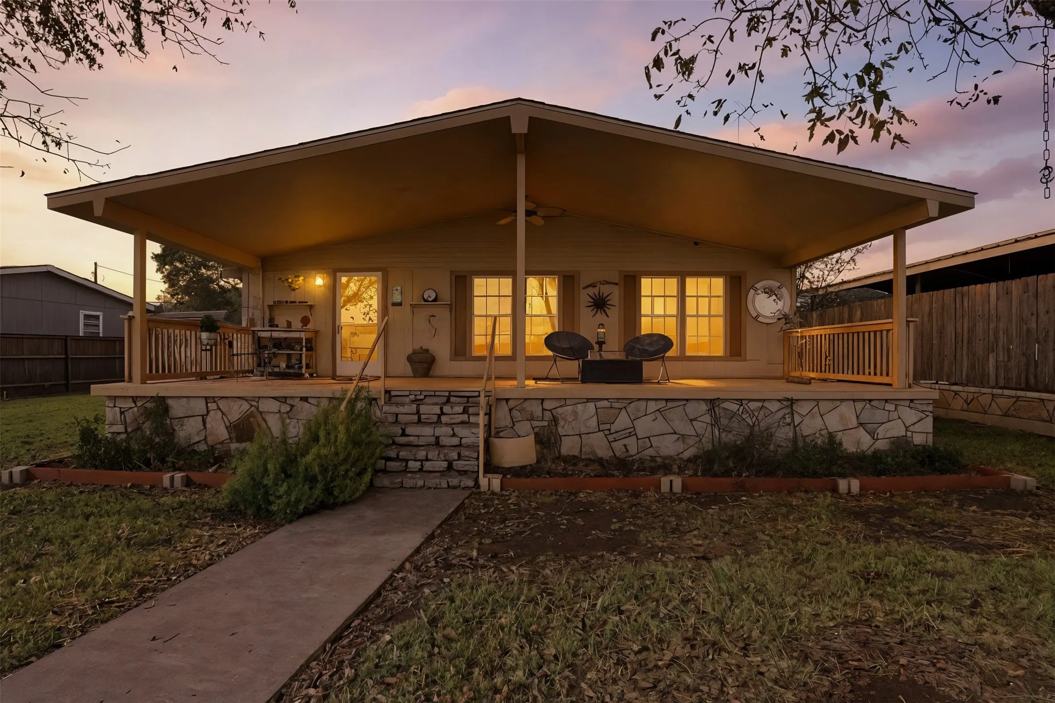 Mobile Home For Sale in Hood County , 4016 Linda Court, Granbury, Texas 76048, 2 Bedroom, 2 Bathroom, 2 Garage spaces, 1,372 Sqft, built in 1981, mls#21206386, Real Estate Agent in Granbury, Homes For Sale in Hood county, Homes For Sale in Granbury, Realtor in Granbury Texas, Real Estate Brokerage Independent Realty Texas, Luminita Cordes Realtor