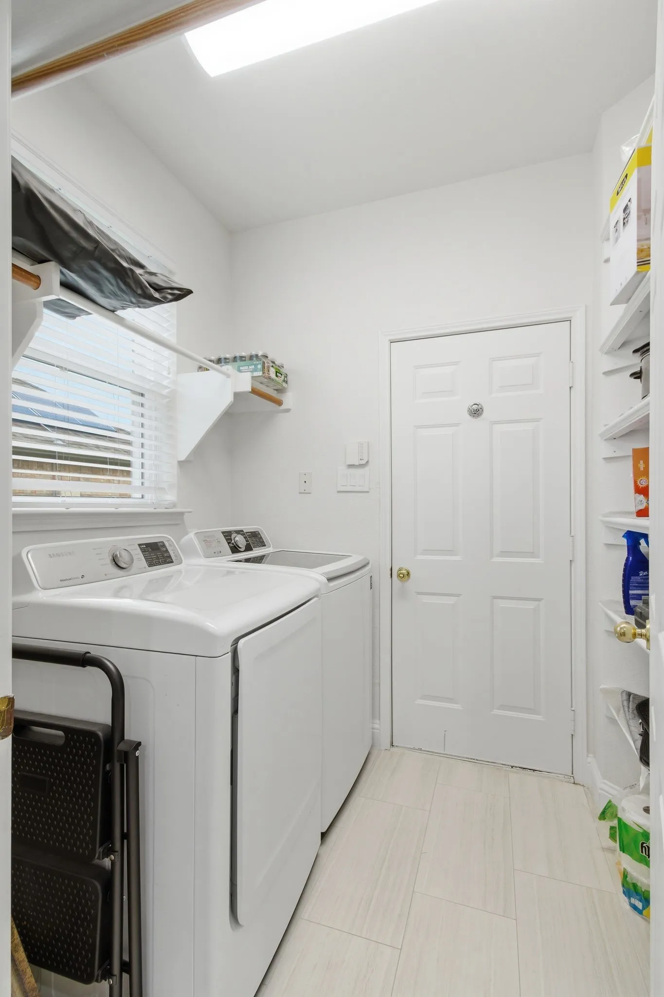 Single Family Residence For Sale in Denton County , 3852 Harrison Drive, Carrollton, Texas 75010, 4 Bedroom, 3 Bathroom, 2 Garage spaces, 2,696 Sqft, built in 1997, Preowned, mls#21219000, Real Estate Agent in Carrollton, Homes For Sale in Denton county, Homes For Sale in Carrollton, Realtor in Carrollton Texas, Real Estate Brokerage Independent Realty Texas, Luminita Cordes Realtor