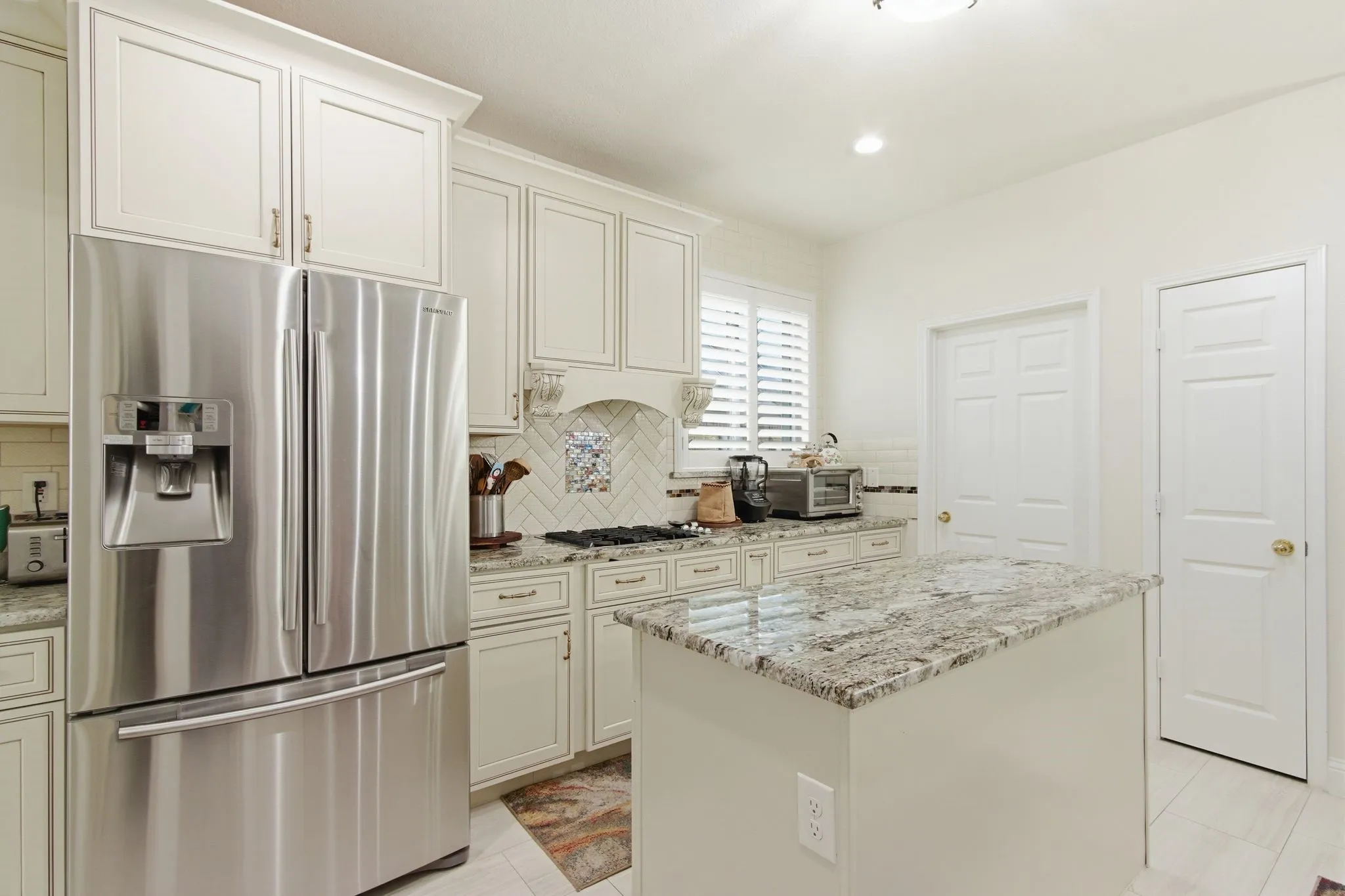 Single Family Residence For Sale in Denton County , 3852 Harrison Drive, Carrollton, Texas 75010, 4 Bedroom, 3 Bathroom, 2 Garage spaces, 2,696 Sqft, built in 1997, Preowned, mls#21219000, Real Estate Agent in Carrollton, Homes For Sale in Denton county, Homes For Sale in Carrollton, Realtor in Carrollton Texas, Real Estate Brokerage Independent Realty Texas, Luminita Cordes Realtor