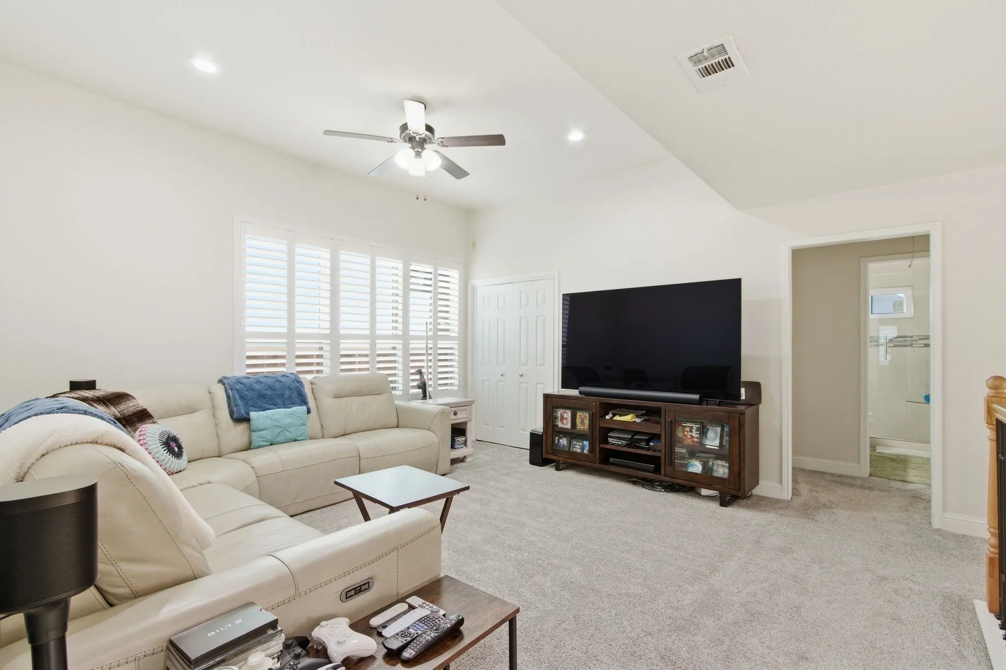 Single Family Residence For Sale in Denton County , 3852 Harrison Drive, Carrollton, Texas 75010, 4 Bedroom, 3 Bathroom, 2 Garage spaces, 2,696 Sqft, built in 1997, Preowned, mls#21219000, Real Estate Agent in Carrollton, Homes For Sale in Denton county, Homes For Sale in Carrollton, Realtor in Carrollton Texas, Real Estate Brokerage Independent Realty Texas, Luminita Cordes Realtor