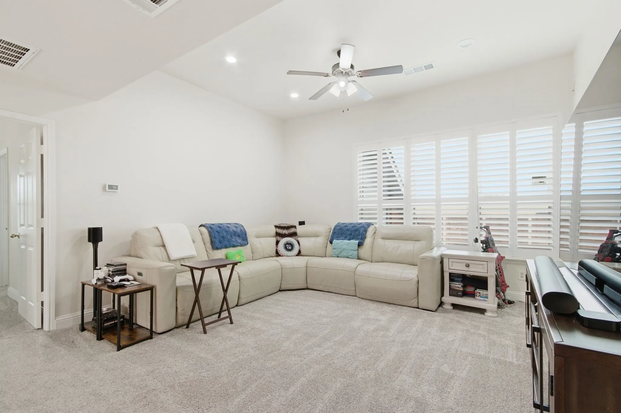 Single Family Residence For Sale in Denton County , 3852 Harrison Drive, Carrollton, Texas 75010, 4 Bedroom, 3 Bathroom, 2 Garage spaces, 2,696 Sqft, built in 1997, Preowned, mls#21219000, Real Estate Agent in Carrollton, Homes For Sale in Denton county, Homes For Sale in Carrollton, Realtor in Carrollton Texas, Real Estate Brokerage Independent Realty Texas, Luminita Cordes Realtor