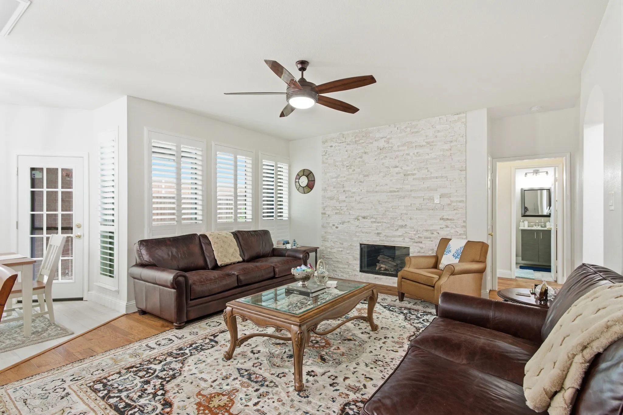 Single Family Residence For Sale in Denton County , 3852 Harrison Drive, Carrollton, Texas 75010, 4 Bedroom, 3 Bathroom, 2 Garage spaces, 2,696 Sqft, built in 1997, Preowned, mls#21219000, Real Estate Agent in Carrollton, Homes For Sale in Denton county, Homes For Sale in Carrollton, Realtor in Carrollton Texas, Real Estate Brokerage Independent Realty Texas, Luminita Cordes Realtor