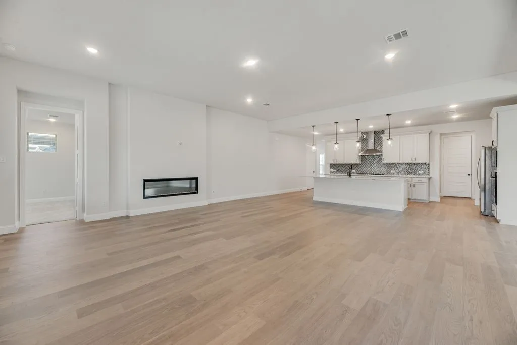 Single Family Residence For Sale in Denton County , 2272 Valencia Drive, Little Elm, Texas 75068, 4 Bedroom, 4 Bathroom, 3 Garage spaces, 2,787 Sqft, built in 2024, New Construction - Complete, mls#21243668, Real Estate Agent in Little Elm, Homes For Sale in Denton county, Homes For Sale in Little Elm, Realtor in Little Elm Texas, Real Estate Brokerage Independent Realty Texas, Luminita Cordes Realtor