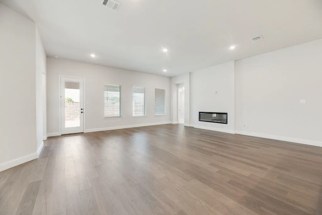 Single Family Residence For Sale in Denton County , 2272 Valencia Drive, Little Elm, Texas 75068, 4 Bedroom, 4 Bathroom, 3 Garage spaces, 2,787 Sqft, built in 2024, New Construction - Complete, mls#21243668, Real Estate Agent in Little Elm, Homes For Sale in Denton county, Homes For Sale in Little Elm, Realtor in Little Elm Texas, Real Estate Brokerage Independent Realty Texas, Luminita Cordes Realtor