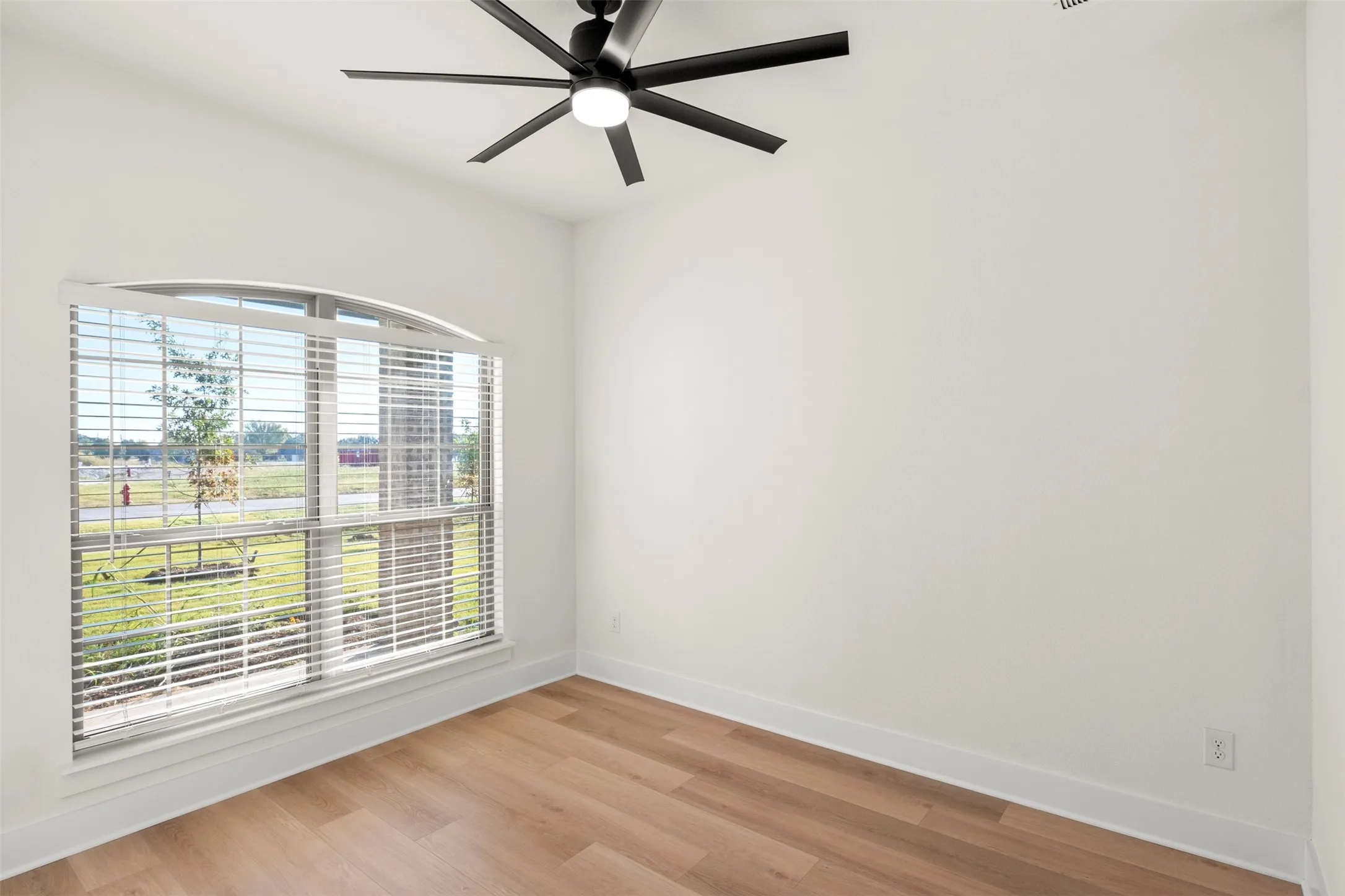 Single Family Residence For Sale in Ellis County , 701 Escovedo Drive, Italy, Texas 76651, 3 Bedroom, 2 Bathroom, 2 Garage spaces, 1,669 Sqft, built in 2025, New Construction - Complete, mls#21243622, Real Estate Agent in Italy, Homes For Sale in Ellis county, Homes For Sale in Italy, Realtor in Italy Texas, Real Estate Brokerage Independent Realty Texas, Luminita Cordes Realtor