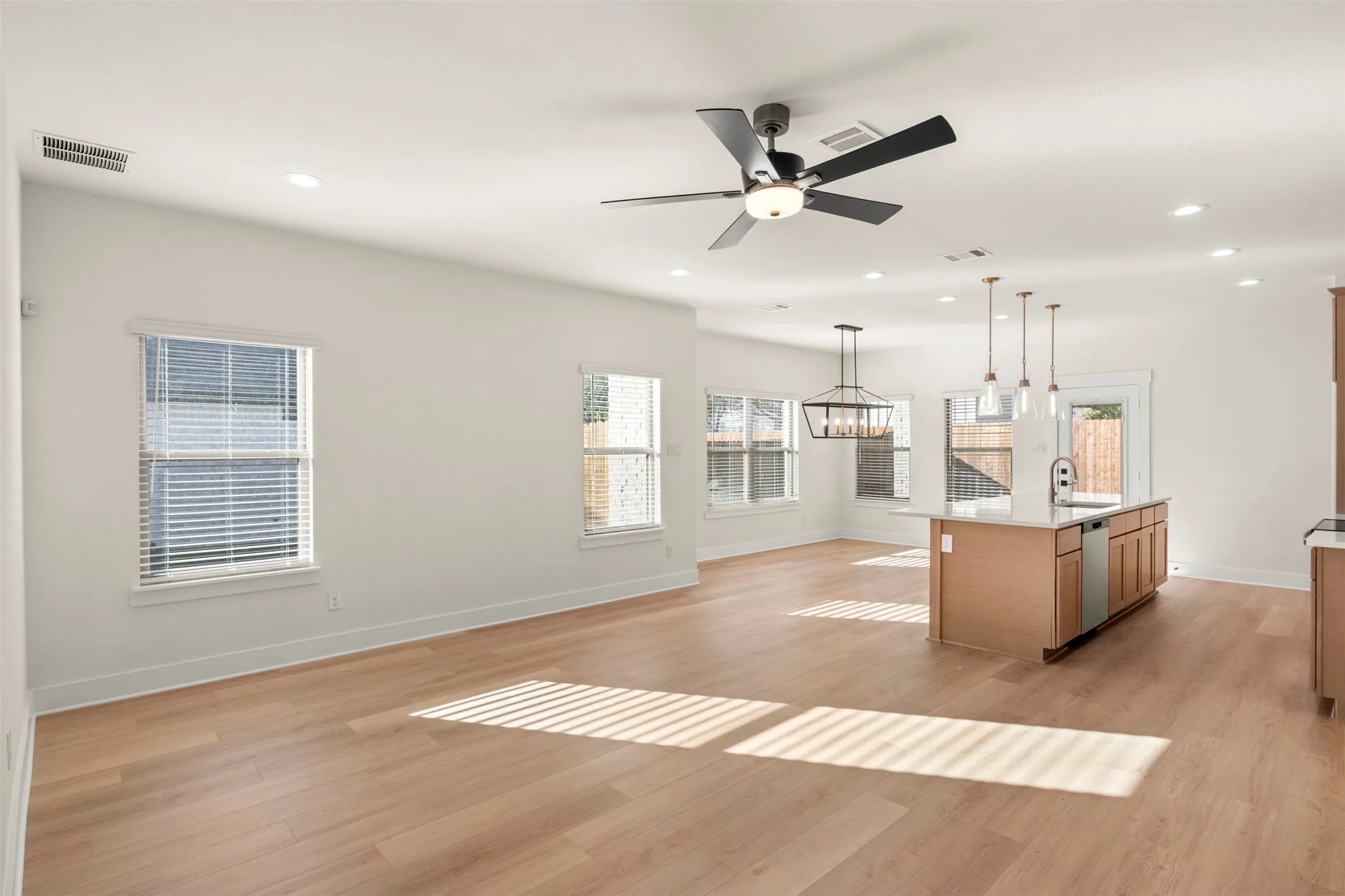 Single Family Residence For Sale in Ellis County , 701 Escovedo Drive, Italy, Texas 76651, 3 Bedroom, 2 Bathroom, 2 Garage spaces, 1,669 Sqft, built in 2025, New Construction - Complete, mls#21243622, Real Estate Agent in Italy, Homes For Sale in Ellis county, Homes For Sale in Italy, Realtor in Italy Texas, Real Estate Brokerage Independent Realty Texas, Luminita Cordes Realtor