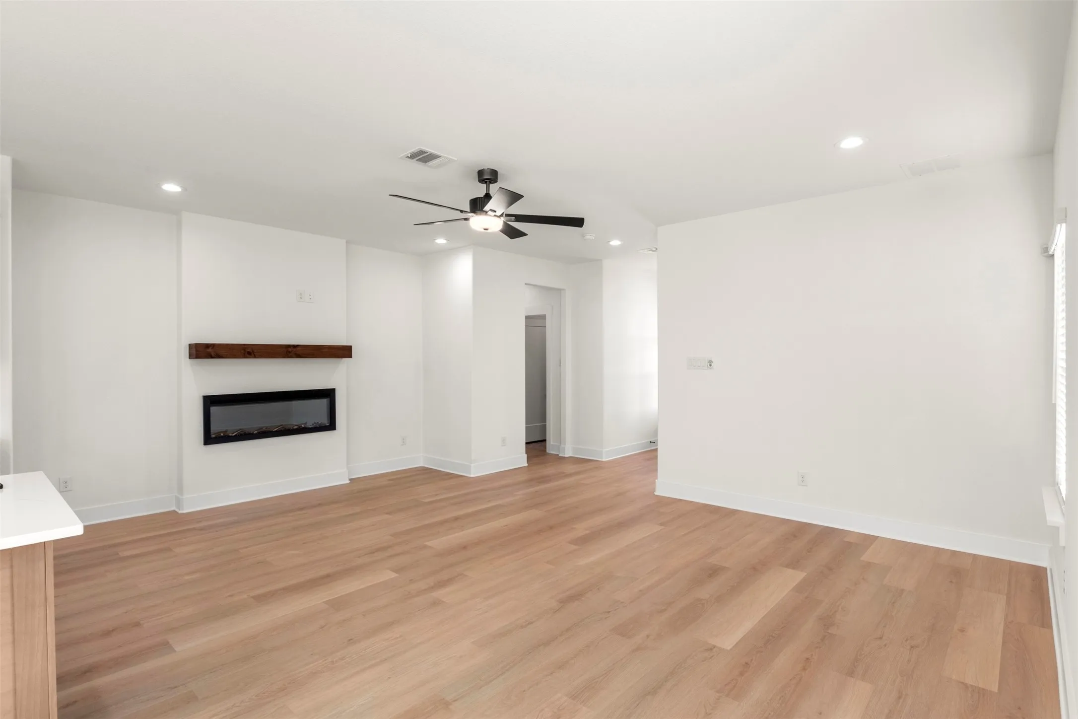 Single Family Residence For Sale in Ellis County , 701 Escovedo Drive, Italy, Texas 76651, 3 Bedroom, 2 Bathroom, 2 Garage spaces, 1,669 Sqft, built in 2025, New Construction - Complete, mls#21243622, Real Estate Agent in Italy, Homes For Sale in Ellis county, Homes For Sale in Italy, Realtor in Italy Texas, Real Estate Brokerage Independent Realty Texas, Luminita Cordes Realtor