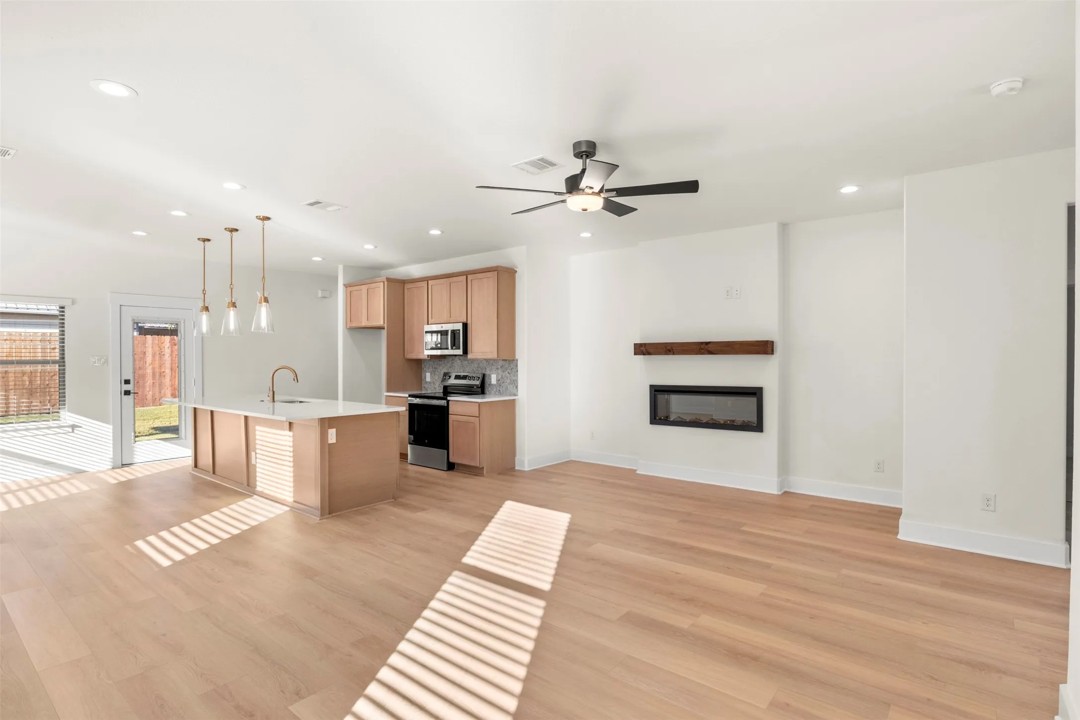 Single Family Residence For Sale in Ellis County , 701 Escovedo Drive, Italy, Texas 76651, 3 Bedroom, 2 Bathroom, 2 Garage spaces, 1,669 Sqft, built in 2025, New Construction - Complete, mls#21243622, Real Estate Agent in Italy, Homes For Sale in Ellis county, Homes For Sale in Italy, Realtor in Italy Texas, Real Estate Brokerage Independent Realty Texas, Luminita Cordes Realtor