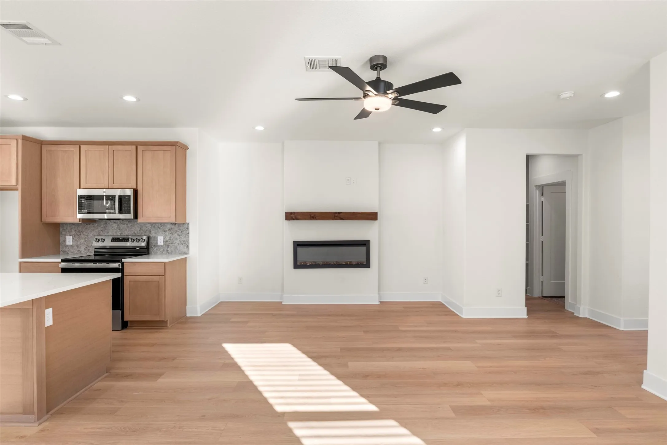Single Family Residence For Sale in Ellis County , 701 Escovedo Drive, Italy, Texas 76651, 3 Bedroom, 2 Bathroom, 2 Garage spaces, 1,669 Sqft, built in 2025, New Construction - Complete, mls#21243622, Real Estate Agent in Italy, Homes For Sale in Ellis county, Homes For Sale in Italy, Realtor in Italy Texas, Real Estate Brokerage Independent Realty Texas, Luminita Cordes Realtor