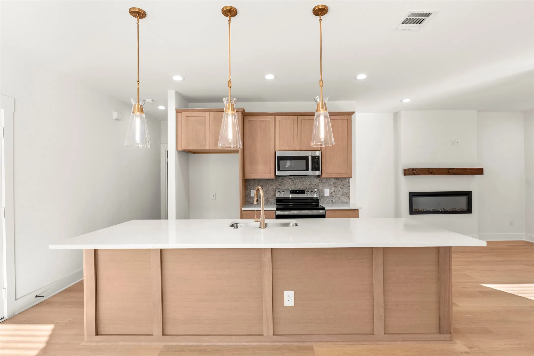 Single Family Residence For Sale in Ellis County , 701 Escovedo Drive, Italy, Texas 76651, 3 Bedroom, 2 Bathroom, 2 Garage spaces, 1,669 Sqft, built in 2025, New Construction - Complete, mls#21243622, Real Estate Agent in Italy, Homes For Sale in Ellis county, Homes For Sale in Italy, Realtor in Italy Texas, Real Estate Brokerage Independent Realty Texas, Luminita Cordes Realtor