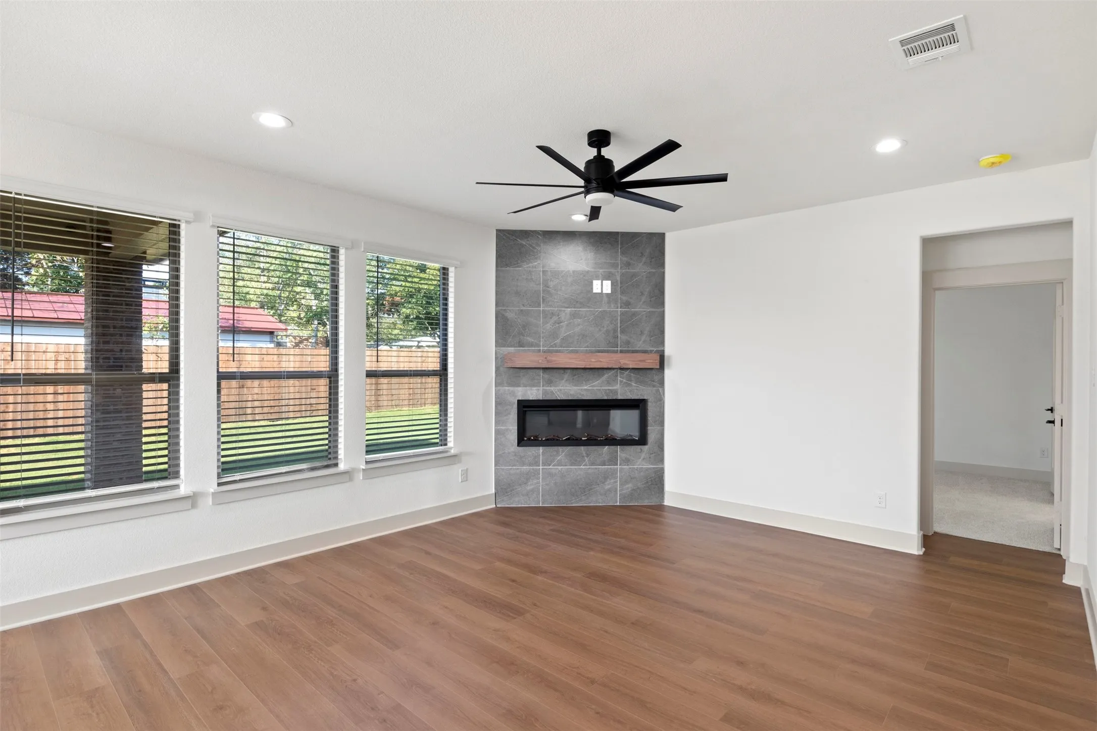 Single Family Residence For Sale in Ellis County , 713 Escovedo Drive, Italy, Texas 76651, 4 Bedroom, 2 Bathroom, 2 Garage spaces, 1,600 Sqft, built in 2025, New Construction - Complete, mls#21243588, Real Estate Agent in Italy, Homes For Sale in Ellis county, Homes For Sale in Italy, Realtor in Italy Texas, Real Estate Brokerage Independent Realty Texas, Luminita Cordes Realtor