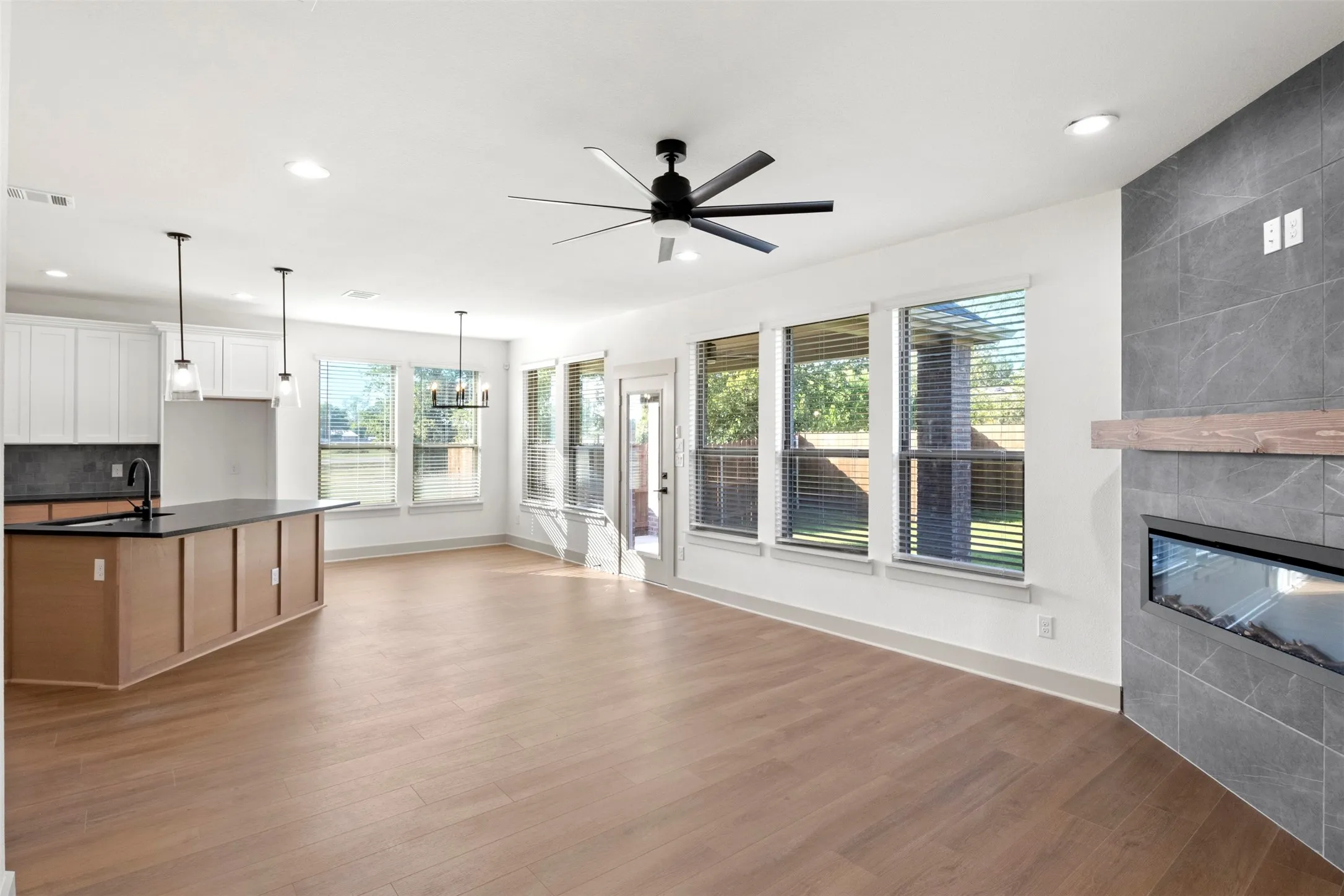 Single Family Residence For Sale in Ellis County , 713 Escovedo Drive, Italy, Texas 76651, 4 Bedroom, 2 Bathroom, 2 Garage spaces, 1,600 Sqft, built in 2025, New Construction - Complete, mls#21243588, Real Estate Agent in Italy, Homes For Sale in Ellis county, Homes For Sale in Italy, Realtor in Italy Texas, Real Estate Brokerage Independent Realty Texas, Luminita Cordes Realtor
