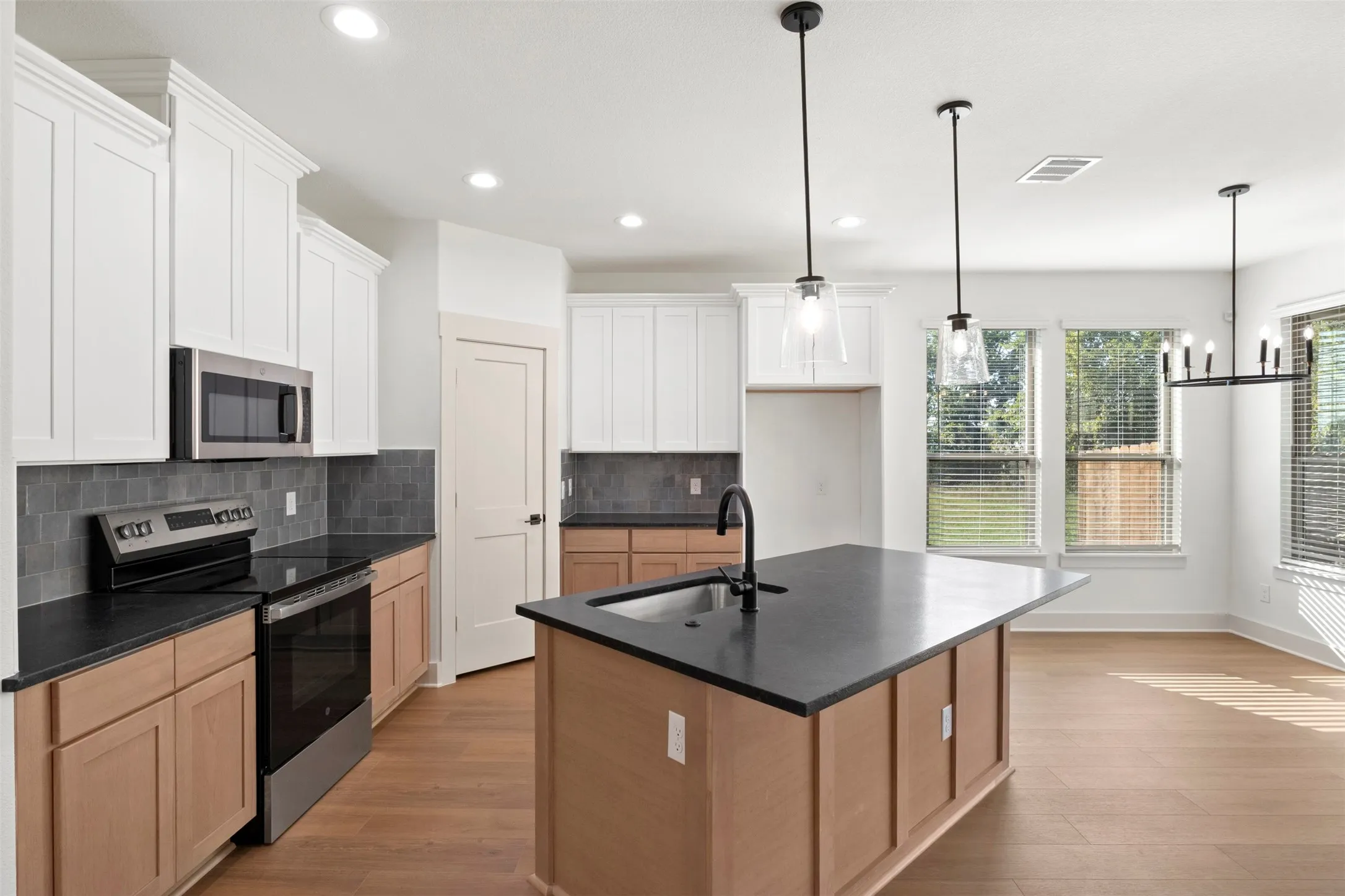 Single Family Residence For Sale in Ellis County , 713 Escovedo Drive, Italy, Texas 76651, 4 Bedroom, 2 Bathroom, 2 Garage spaces, 1,600 Sqft, built in 2025, New Construction - Complete, mls#21243588, Real Estate Agent in Italy, Homes For Sale in Ellis county, Homes For Sale in Italy, Realtor in Italy Texas, Real Estate Brokerage Independent Realty Texas, Luminita Cordes Realtor