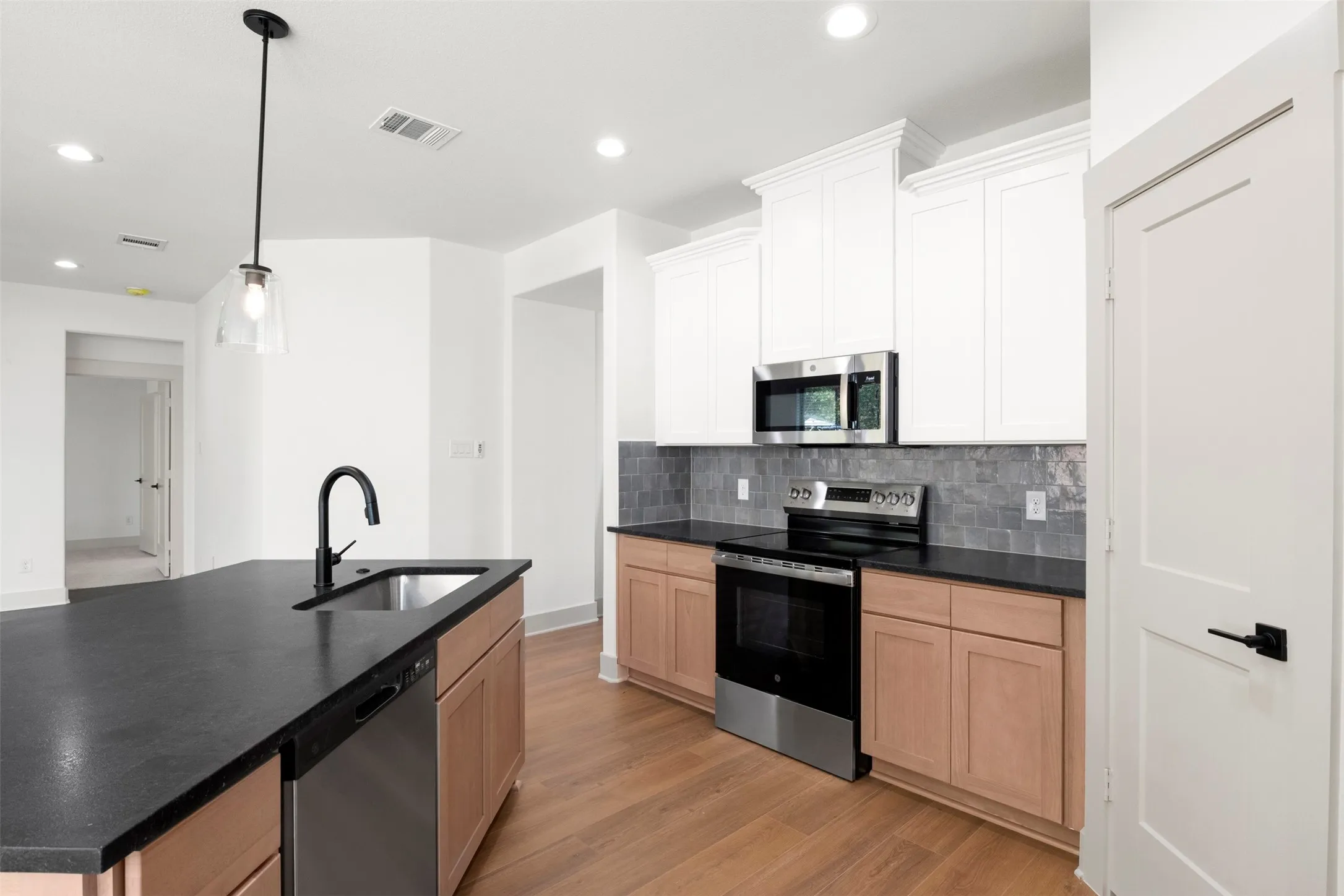 Single Family Residence For Sale in Ellis County , 713 Escovedo Drive, Italy, Texas 76651, 4 Bedroom, 2 Bathroom, 2 Garage spaces, 1,600 Sqft, built in 2025, New Construction - Complete, mls#21243588, Real Estate Agent in Italy, Homes For Sale in Ellis county, Homes For Sale in Italy, Realtor in Italy Texas, Real Estate Brokerage Independent Realty Texas, Luminita Cordes Realtor