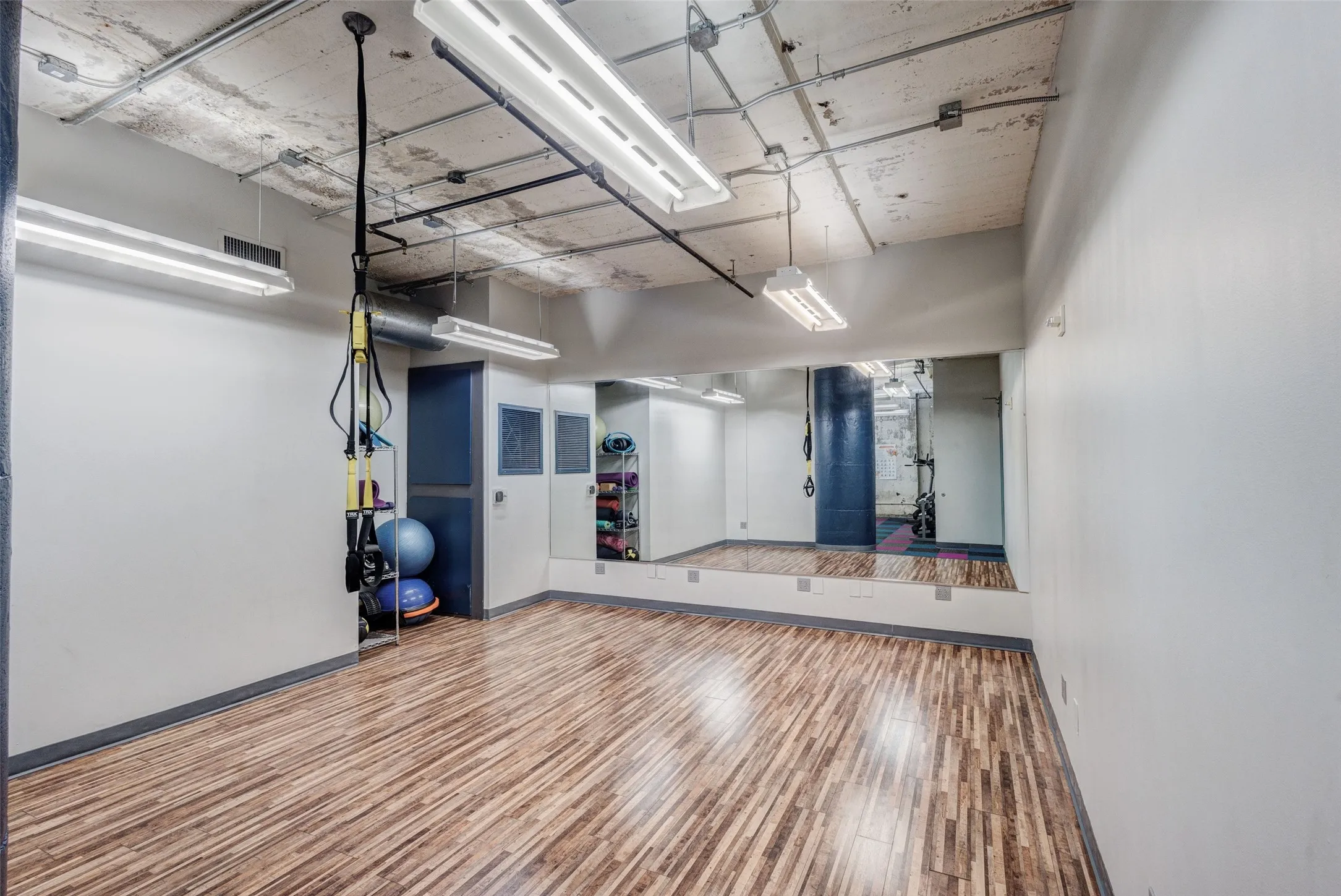 Condominium For Sale in Dallas County , 1122 Jackson Street 214, Dallas, Texas 75202, 1 Bedroom, 1 Bathroom, 1 Garage spaces, 831 Sqft, built in 1925, mls#21241019, Real Estate Agent in Dallas, Homes For Sale in Dallas county, Homes For Sale in Dallas, Realtor in Dallas Texas, Real Estate Brokerage Independent Realty Texas, Luminita Cordes Realtor