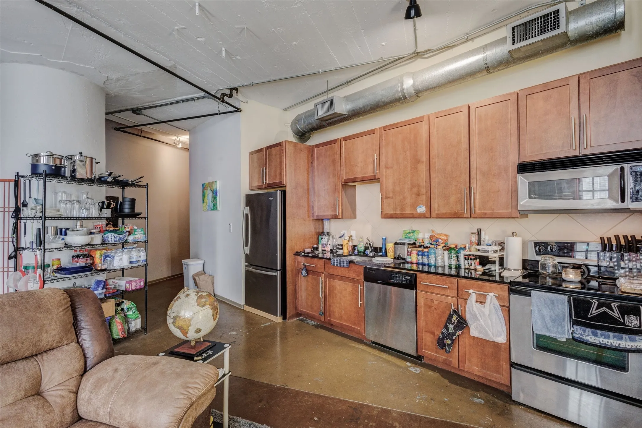 Condominium For Sale in Dallas County , 1122 Jackson Street 214, Dallas, Texas 75202, 1 Bedroom, 1 Bathroom, 1 Garage spaces, 831 Sqft, built in 1925, mls#21241019, Real Estate Agent in Dallas, Homes For Sale in Dallas county, Homes For Sale in Dallas, Realtor in Dallas Texas, Real Estate Brokerage Independent Realty Texas, Luminita Cordes Realtor