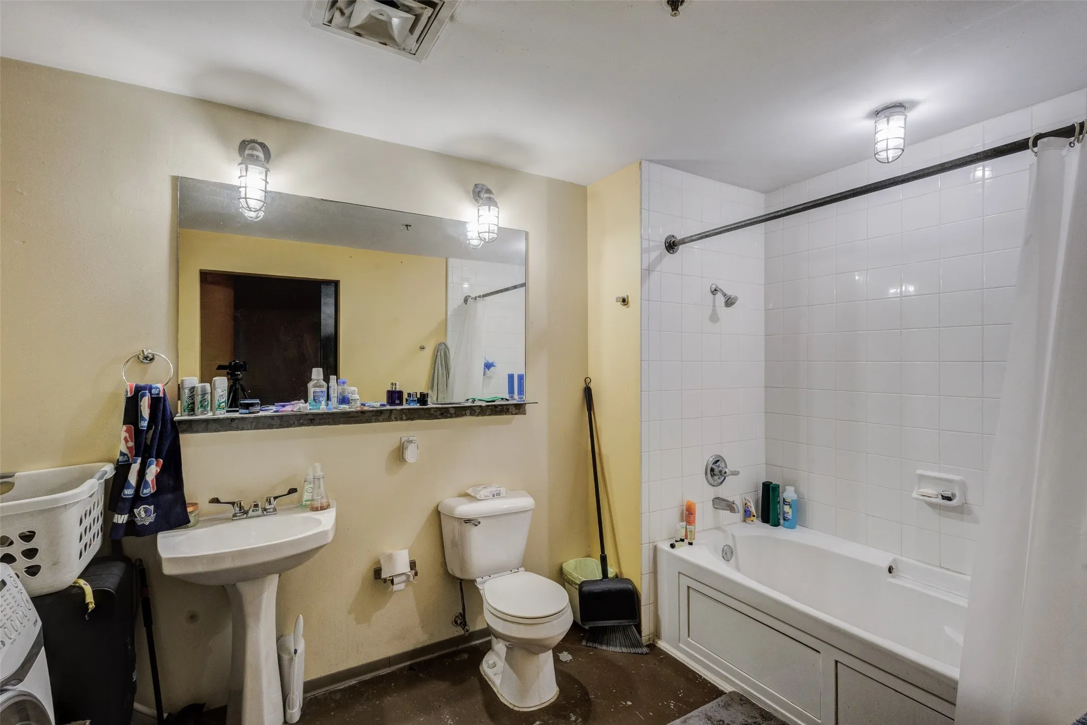 Condominium For Sale in Dallas County , 1122 Jackson Street 214, Dallas, Texas 75202, 1 Bedroom, 1 Bathroom, 1 Garage spaces, 831 Sqft, built in 1925, mls#21241019, Real Estate Agent in Dallas, Homes For Sale in Dallas county, Homes For Sale in Dallas, Realtor in Dallas Texas, Real Estate Brokerage Independent Realty Texas, Luminita Cordes Realtor