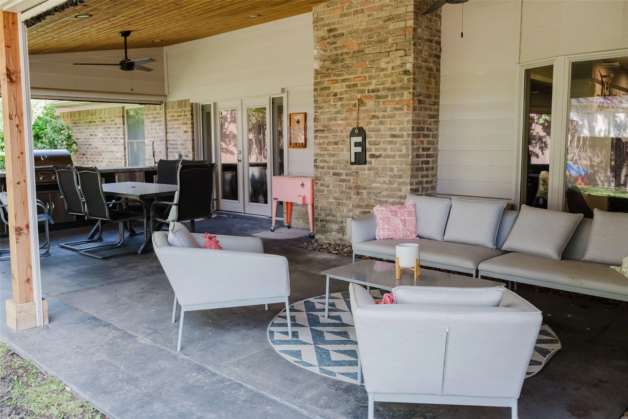 Single Family Residence For Sale in Dallas County , 3257 Brookhaven Club Drive, Farmers Branch, Texas 75234, 4 Bedroom, 3 Bathroom, 2 Garage spaces, 2,303 Sqft, built in 1972, mls#21243680, Real Estate Agent in Farmers Branch, Homes For Sale in Dallas county, Homes For Sale in Farmers Branch, Realtor in Farmers Branch Texas, Real Estate Brokerage Independent Realty Texas, Luminita Cordes Realtor