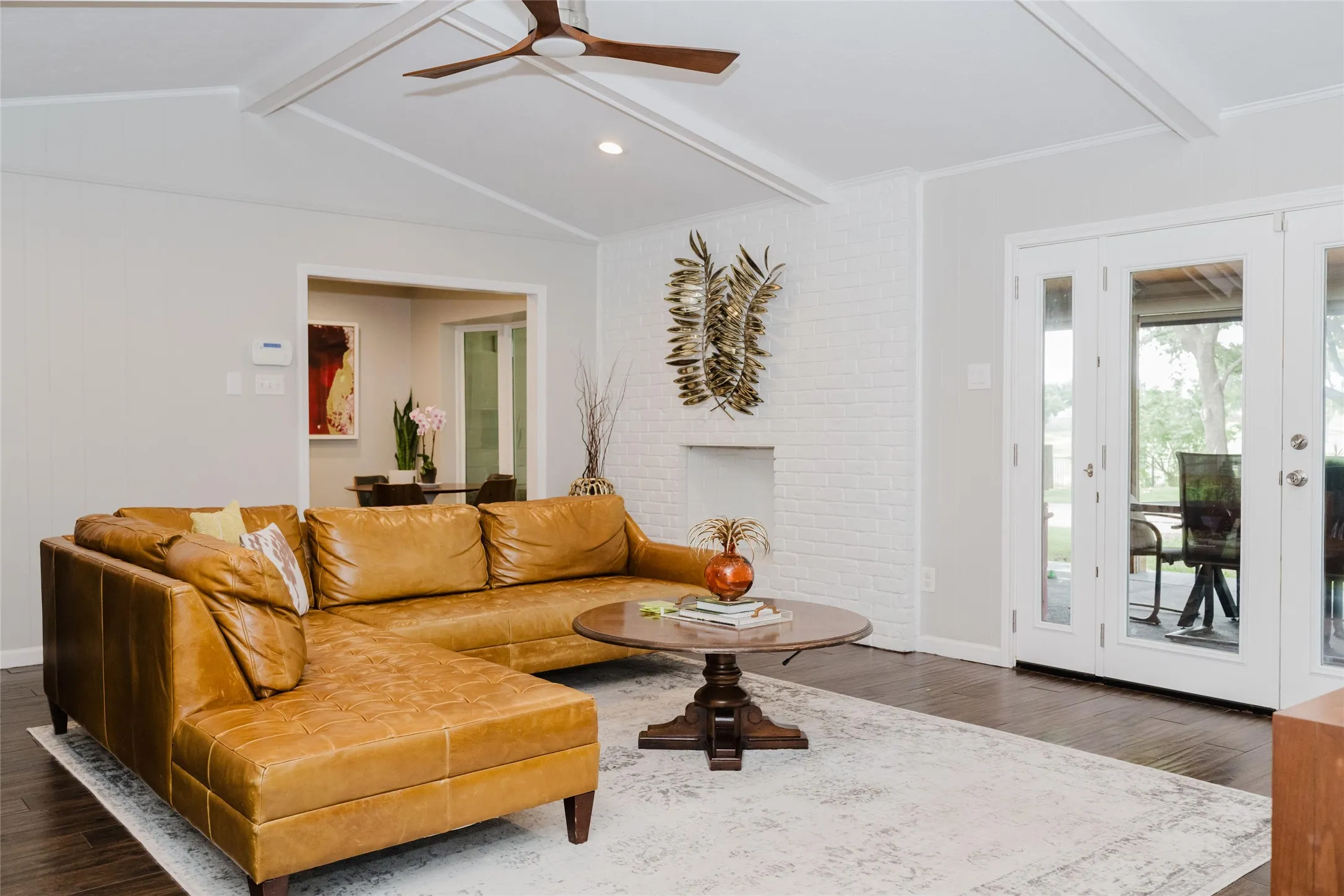 Single Family Residence For Sale in Dallas County , 3257 Brookhaven Club Drive, Farmers Branch, Texas 75234, 4 Bedroom, 3 Bathroom, 2 Garage spaces, 2,303 Sqft, built in 1972, mls#21243680, Real Estate Agent in Farmers Branch, Homes For Sale in Dallas county, Homes For Sale in Farmers Branch, Realtor in Farmers Branch Texas, Real Estate Brokerage Independent Realty Texas, Luminita Cordes Realtor