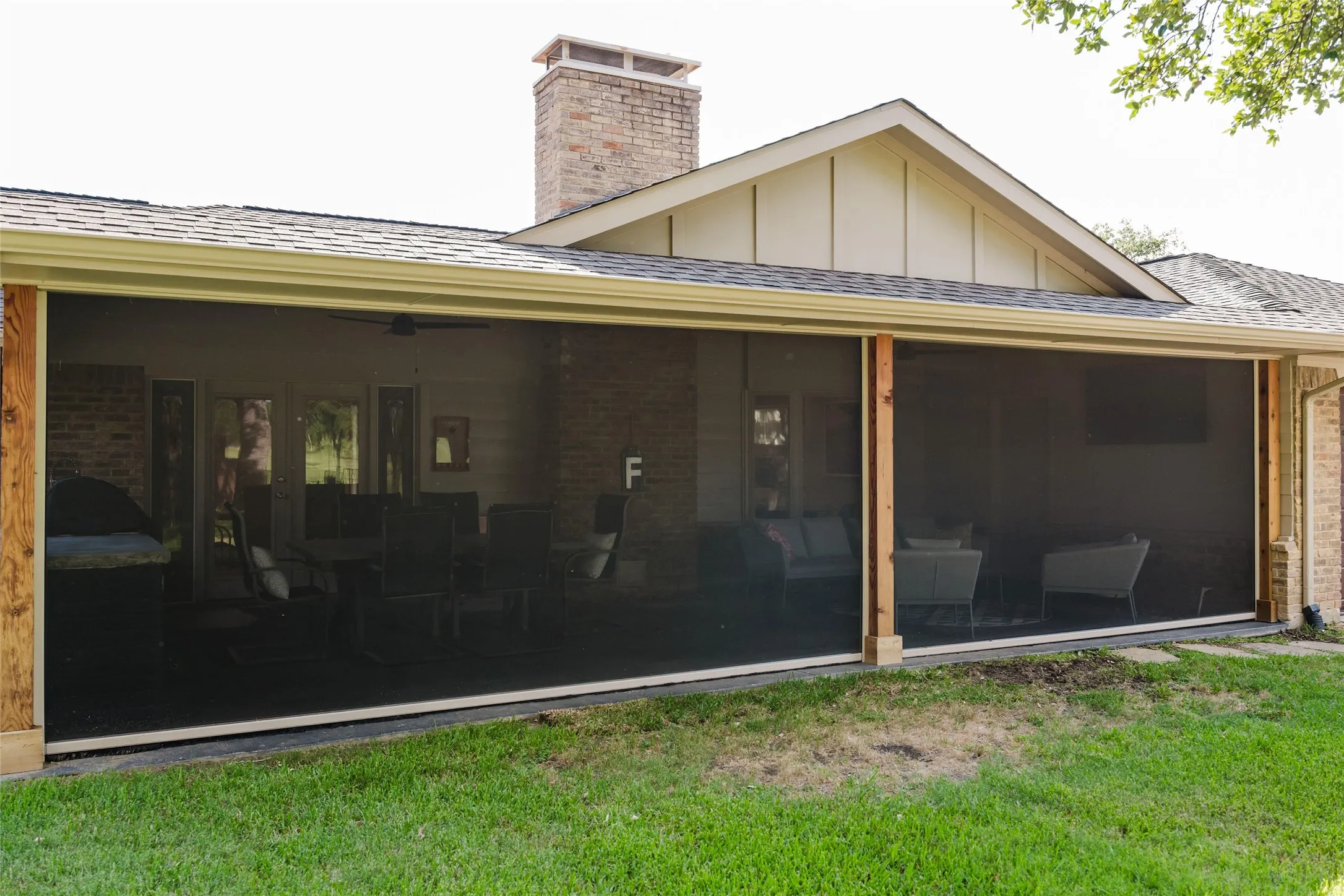 Single Family Residence For Sale in Dallas County , 3257 Brookhaven Club Drive, Farmers Branch, Texas 75234, 4 Bedroom, 3 Bathroom, 2 Garage spaces, 2,303 Sqft, built in 1972, mls#21243680, Real Estate Agent in Farmers Branch, Homes For Sale in Dallas county, Homes For Sale in Farmers Branch, Realtor in Farmers Branch Texas, Real Estate Brokerage Independent Realty Texas, Luminita Cordes Realtor