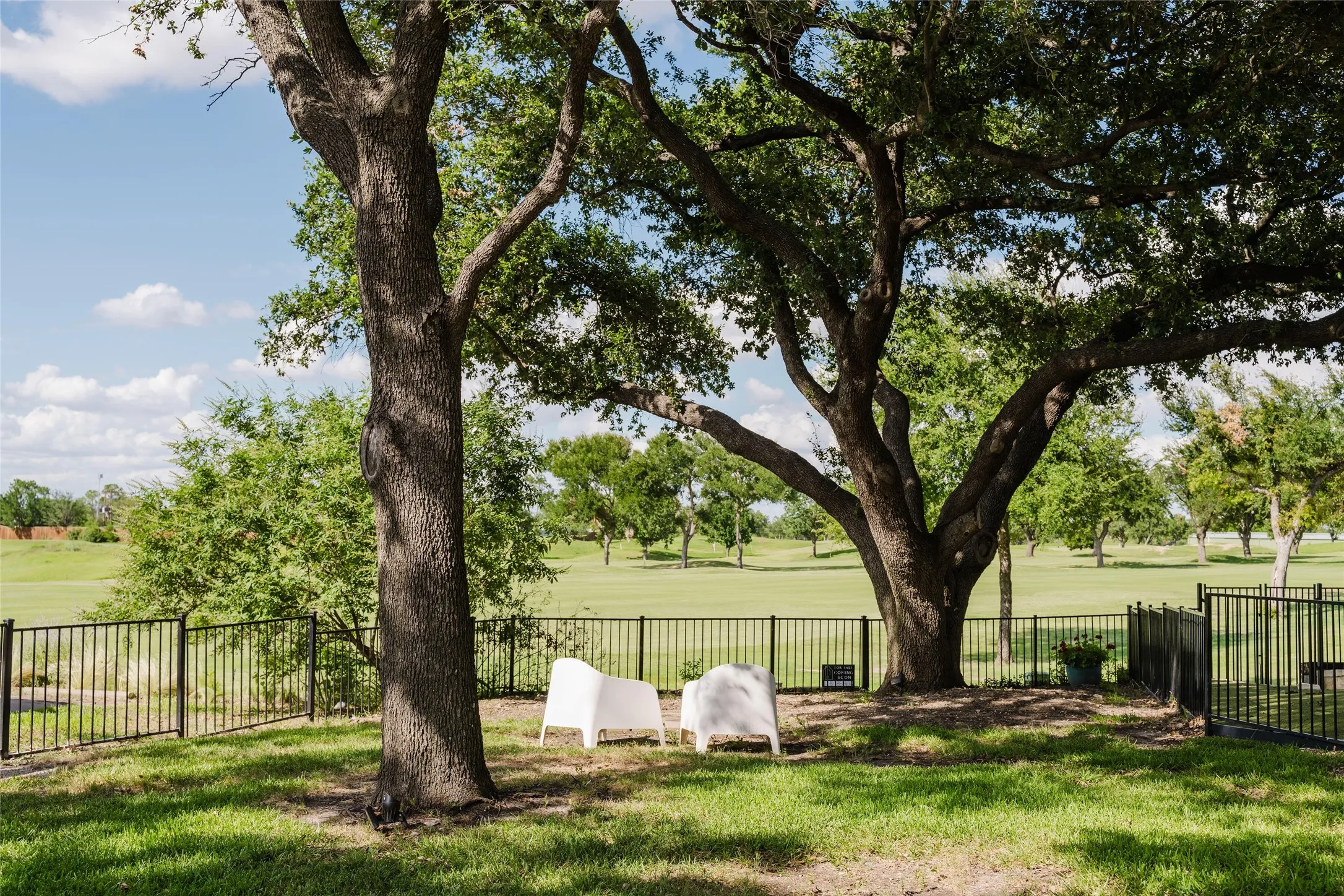 Single Family Residence For Sale in Dallas County , 3257 Brookhaven Club Drive, Farmers Branch, Texas 75234, 4 Bedroom, 3 Bathroom, 2 Garage spaces, 2,303 Sqft, built in 1972, mls#21243680, Real Estate Agent in Farmers Branch, Homes For Sale in Dallas county, Homes For Sale in Farmers Branch, Realtor in Farmers Branch Texas, Real Estate Brokerage Independent Realty Texas, Luminita Cordes Realtor