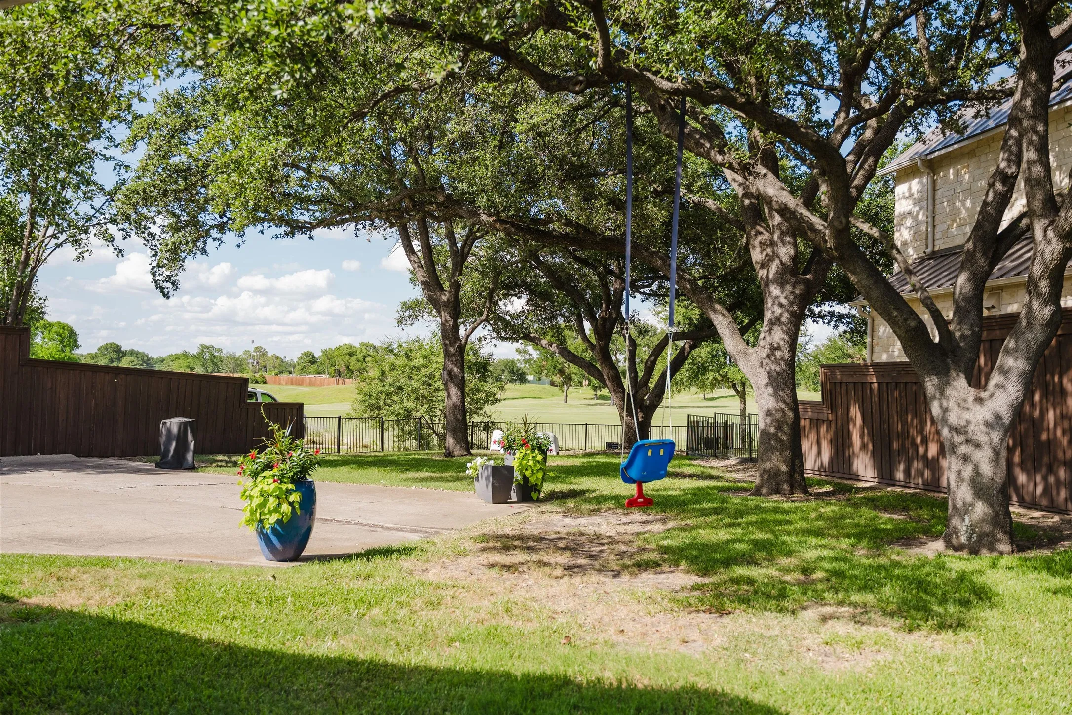 Single Family Residence For Sale in Dallas County , 3257 Brookhaven Club Drive, Farmers Branch, Texas 75234, 4 Bedroom, 3 Bathroom, 2 Garage spaces, 2,303 Sqft, built in 1972, mls#21243680, Real Estate Agent in Farmers Branch, Homes For Sale in Dallas county, Homes For Sale in Farmers Branch, Realtor in Farmers Branch Texas, Real Estate Brokerage Independent Realty Texas, Luminita Cordes Realtor