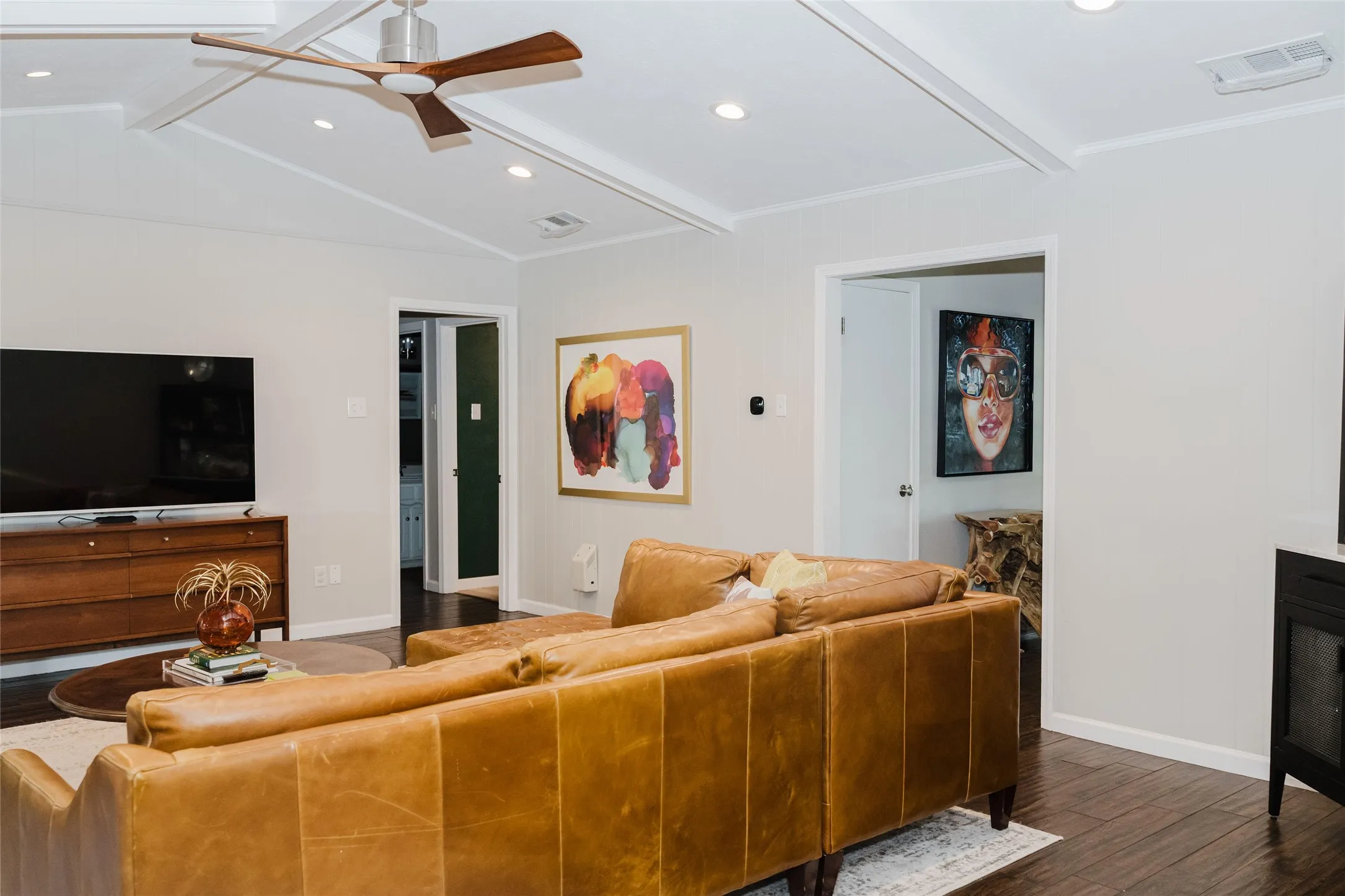 Single Family Residence For Sale in Dallas County , 3257 Brookhaven Club Drive, Farmers Branch, Texas 75234, 4 Bedroom, 3 Bathroom, 2 Garage spaces, 2,303 Sqft, built in 1972, mls#21243680, Real Estate Agent in Farmers Branch, Homes For Sale in Dallas county, Homes For Sale in Farmers Branch, Realtor in Farmers Branch Texas, Real Estate Brokerage Independent Realty Texas, Luminita Cordes Realtor