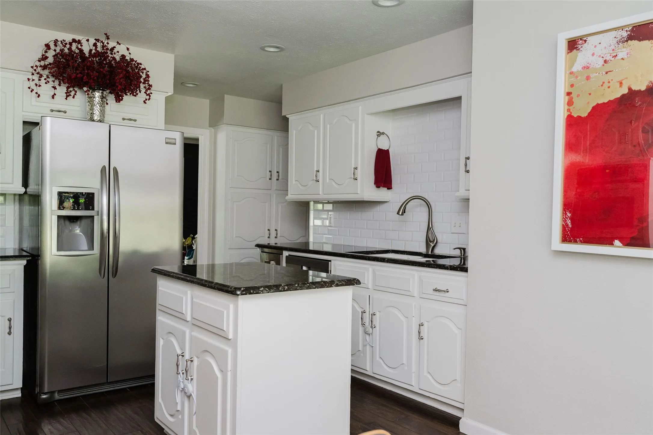 Single Family Residence For Sale in Dallas County , 3257 Brookhaven Club Drive, Farmers Branch, Texas 75234, 4 Bedroom, 3 Bathroom, 2 Garage spaces, 2,303 Sqft, built in 1972, mls#21243680, Real Estate Agent in Farmers Branch, Homes For Sale in Dallas county, Homes For Sale in Farmers Branch, Realtor in Farmers Branch Texas, Real Estate Brokerage Independent Realty Texas, Luminita Cordes Realtor