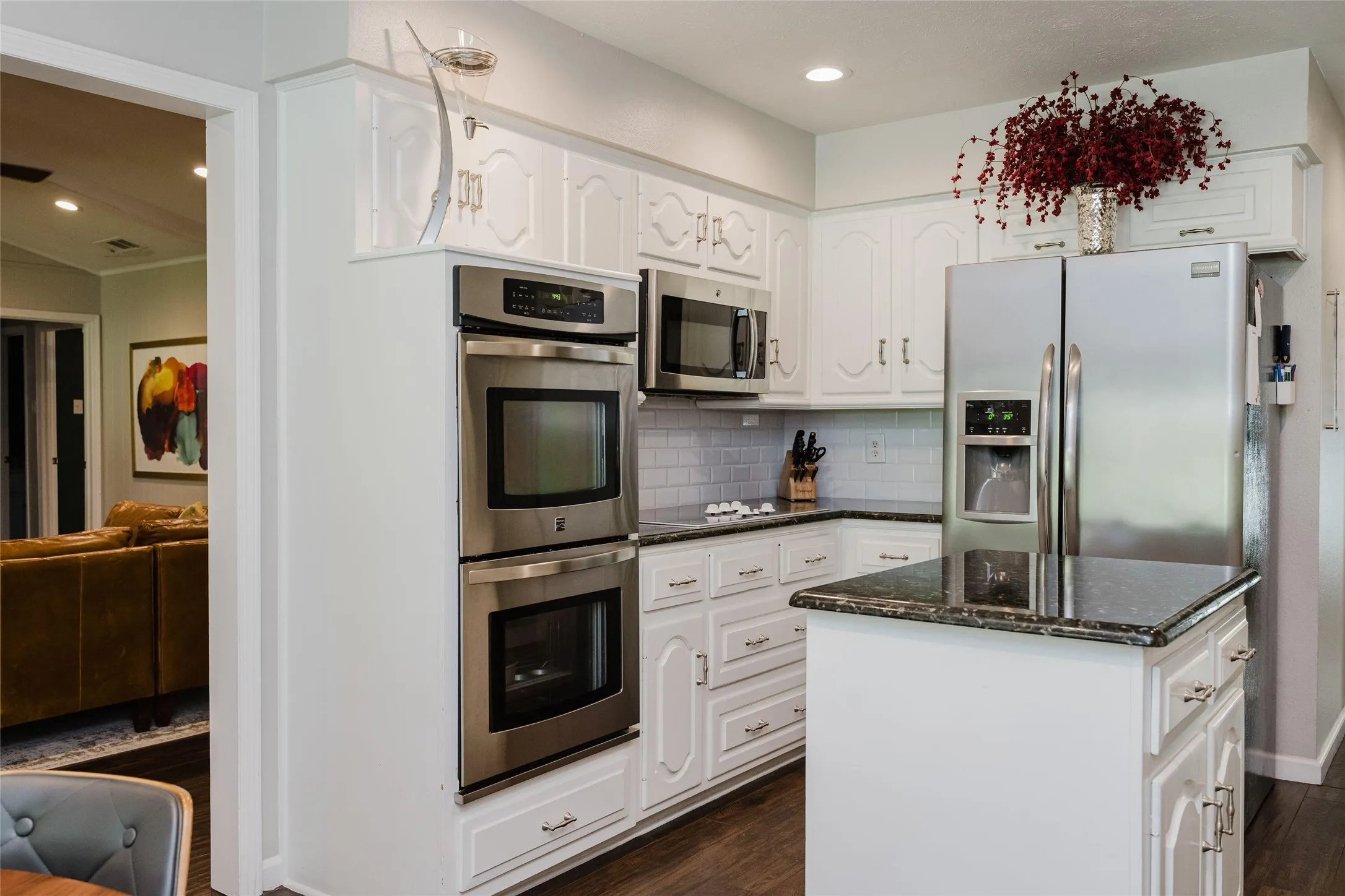 Single Family Residence For Sale in Dallas County , 3257 Brookhaven Club Drive, Farmers Branch, Texas 75234, 4 Bedroom, 3 Bathroom, 2 Garage spaces, 2,303 Sqft, built in 1972, mls#21243680, Real Estate Agent in Farmers Branch, Homes For Sale in Dallas county, Homes For Sale in Farmers Branch, Realtor in Farmers Branch Texas, Real Estate Brokerage Independent Realty Texas, Luminita Cordes Realtor