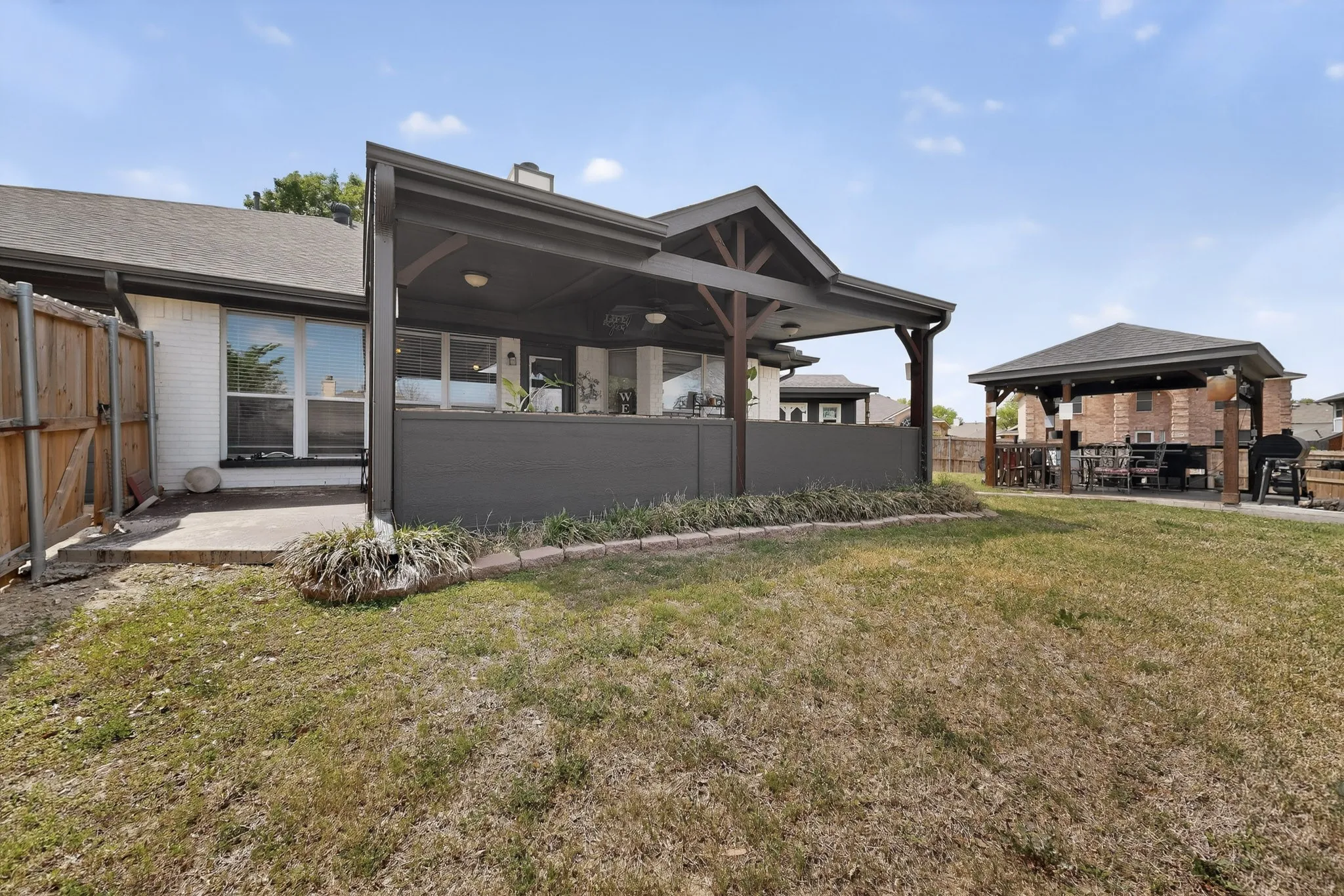 Single Family Residence For Sale in Dallas County , 3015 Antelope Drive, Mesquite, Texas 75181, 4 Bedroom, 2 Bathroom, 2 Garage spaces, 2,498 Sqft, built in 1996, Preowned, mls#21242055, Real Estate Agent in Mesquite, Homes For Sale in Dallas county, Homes For Sale in Mesquite, Realtor in Mesquite Texas, Real Estate Brokerage Independent Realty Texas, Luminita Cordes Realtor