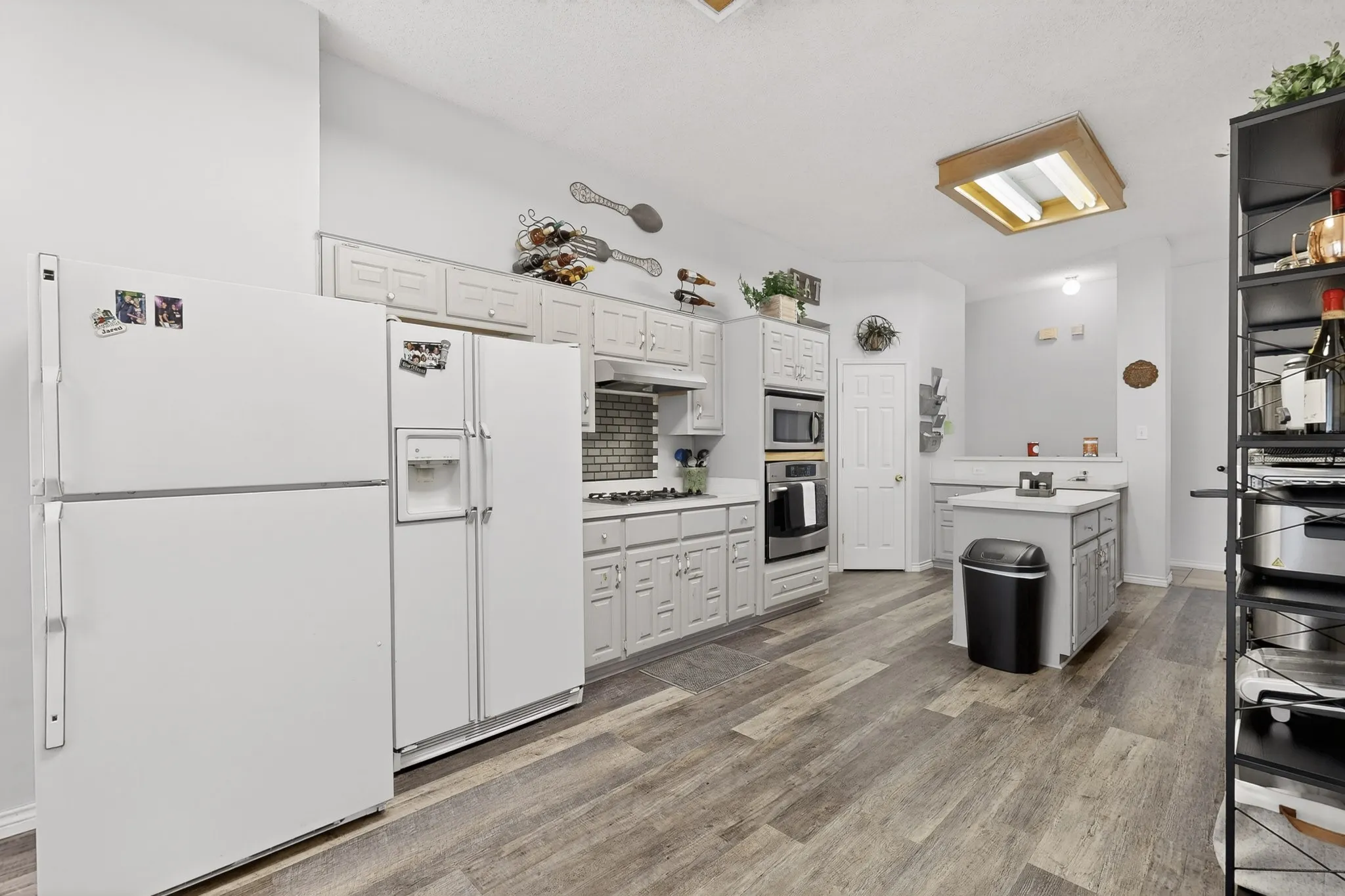 Single Family Residence For Sale in Dallas County , 3015 Antelope Drive, Mesquite, Texas 75181, 4 Bedroom, 2 Bathroom, 2 Garage spaces, 2,498 Sqft, built in 1996, Preowned, mls#21242055, Real Estate Agent in Mesquite, Homes For Sale in Dallas county, Homes For Sale in Mesquite, Realtor in Mesquite Texas, Real Estate Brokerage Independent Realty Texas, Luminita Cordes Realtor