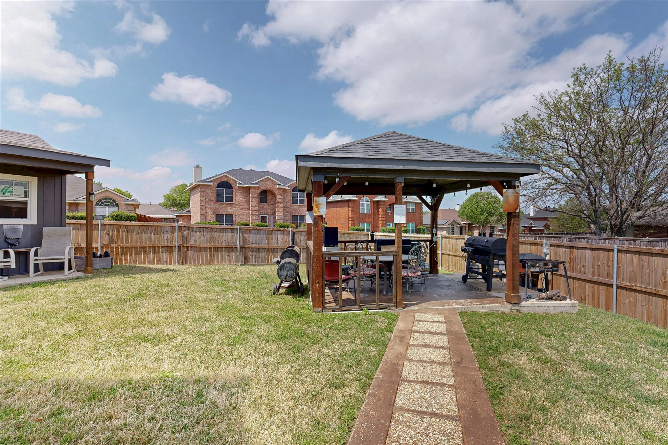 Single Family Residence For Sale in Dallas County , 3015 Antelope Drive, Mesquite, Texas 75181, 4 Bedroom, 2 Bathroom, 2 Garage spaces, 2,498 Sqft, built in 1996, Preowned, mls#21242055, Real Estate Agent in Mesquite, Homes For Sale in Dallas county, Homes For Sale in Mesquite, Realtor in Mesquite Texas, Real Estate Brokerage Independent Realty Texas, Luminita Cordes Realtor