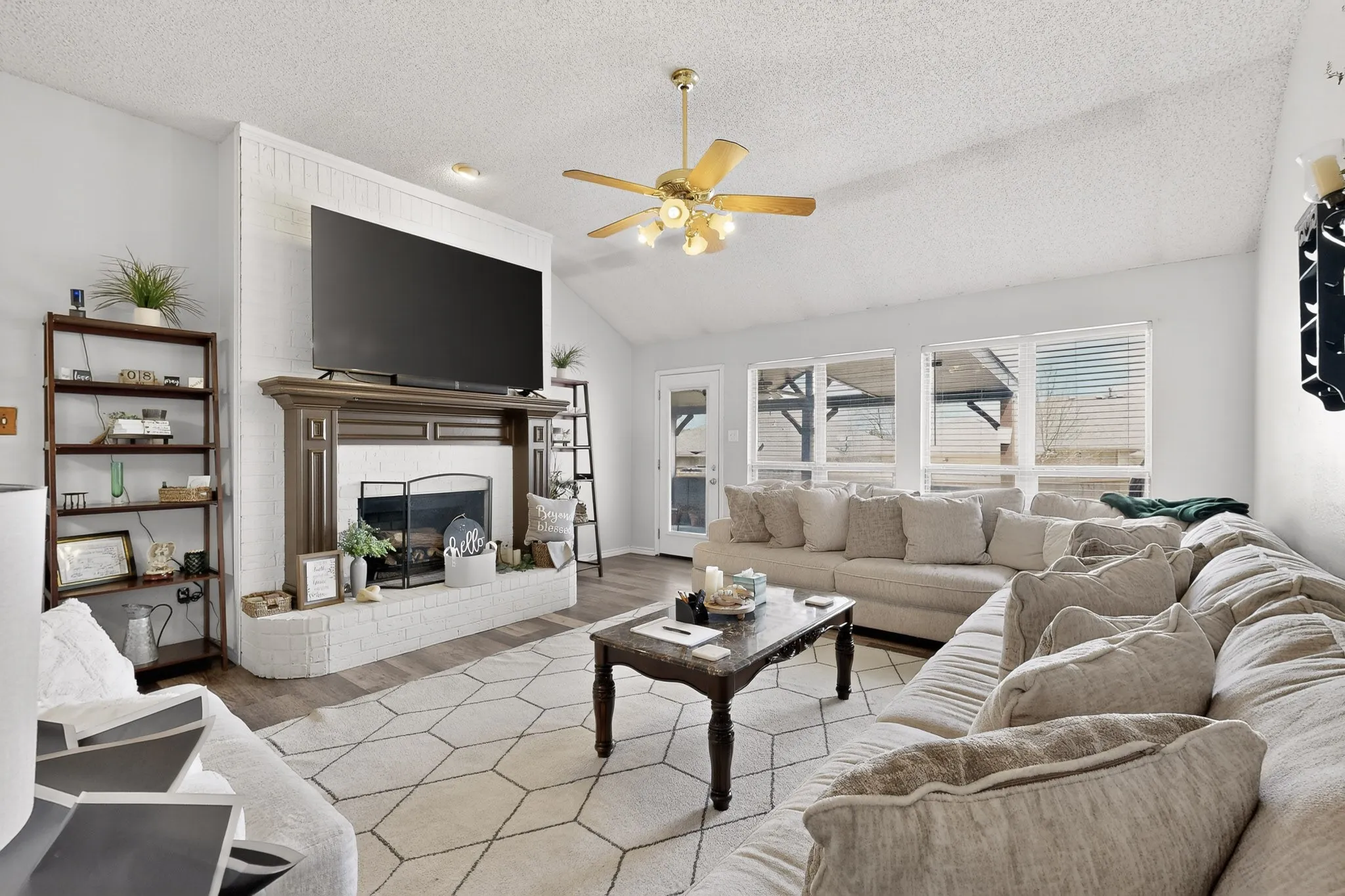 Single Family Residence For Sale in Dallas County , 3015 Antelope Drive, Mesquite, Texas 75181, 4 Bedroom, 2 Bathroom, 2 Garage spaces, 2,498 Sqft, built in 1996, Preowned, mls#21242055, Real Estate Agent in Mesquite, Homes For Sale in Dallas county, Homes For Sale in Mesquite, Realtor in Mesquite Texas, Real Estate Brokerage Independent Realty Texas, Luminita Cordes Realtor