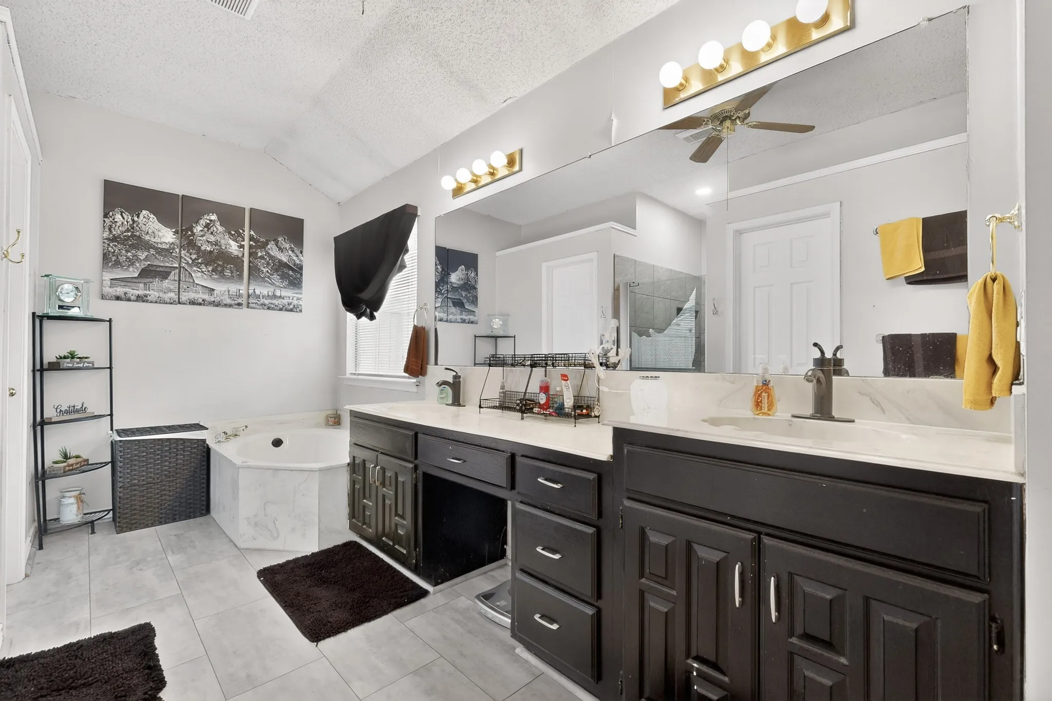 Single Family Residence For Sale in Dallas County , 3015 Antelope Drive, Mesquite, Texas 75181, 4 Bedroom, 2 Bathroom, 2 Garage spaces, 2,498 Sqft, built in 1996, Preowned, mls#21242055, Real Estate Agent in Mesquite, Homes For Sale in Dallas county, Homes For Sale in Mesquite, Realtor in Mesquite Texas, Real Estate Brokerage Independent Realty Texas, Luminita Cordes Realtor