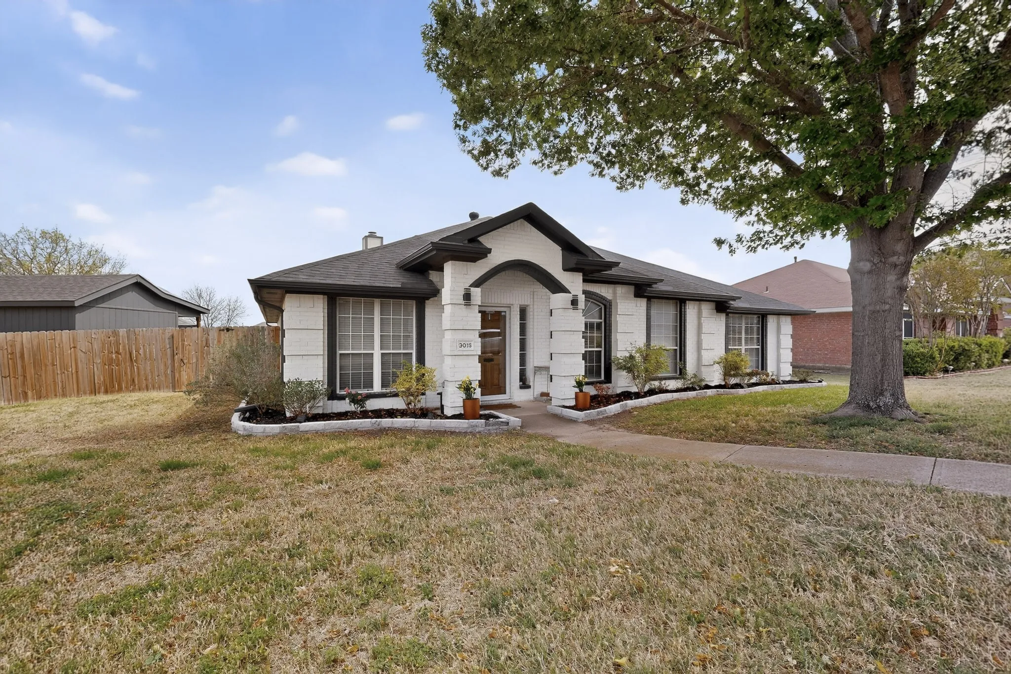 Single Family Residence For Sale in Dallas County , 3015 Antelope Drive, Mesquite, Texas 75181, 4 Bedroom, 2 Bathroom, 2 Garage spaces, 2,498 Sqft, built in 1996, Preowned, mls#21242055, Real Estate Agent in Mesquite, Homes For Sale in Dallas county, Homes For Sale in Mesquite, Realtor in Mesquite Texas, Real Estate Brokerage Independent Realty Texas, Luminita Cordes Realtor