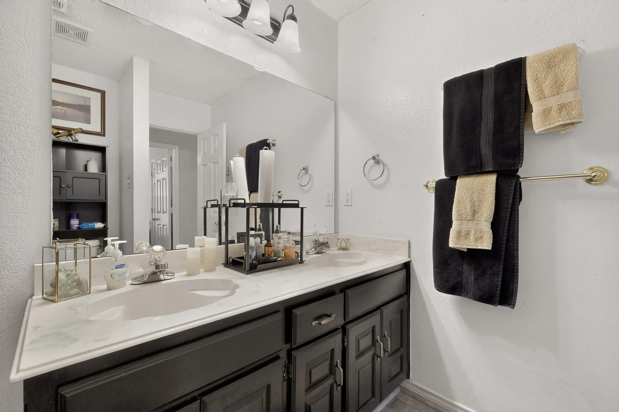 Single Family Residence For Sale in Dallas County , 3015 Antelope Drive, Mesquite, Texas 75181, 4 Bedroom, 2 Bathroom, 2 Garage spaces, 2,498 Sqft, built in 1996, Preowned, mls#21242055, Real Estate Agent in Mesquite, Homes For Sale in Dallas county, Homes For Sale in Mesquite, Realtor in Mesquite Texas, Real Estate Brokerage Independent Realty Texas, Luminita Cordes Realtor