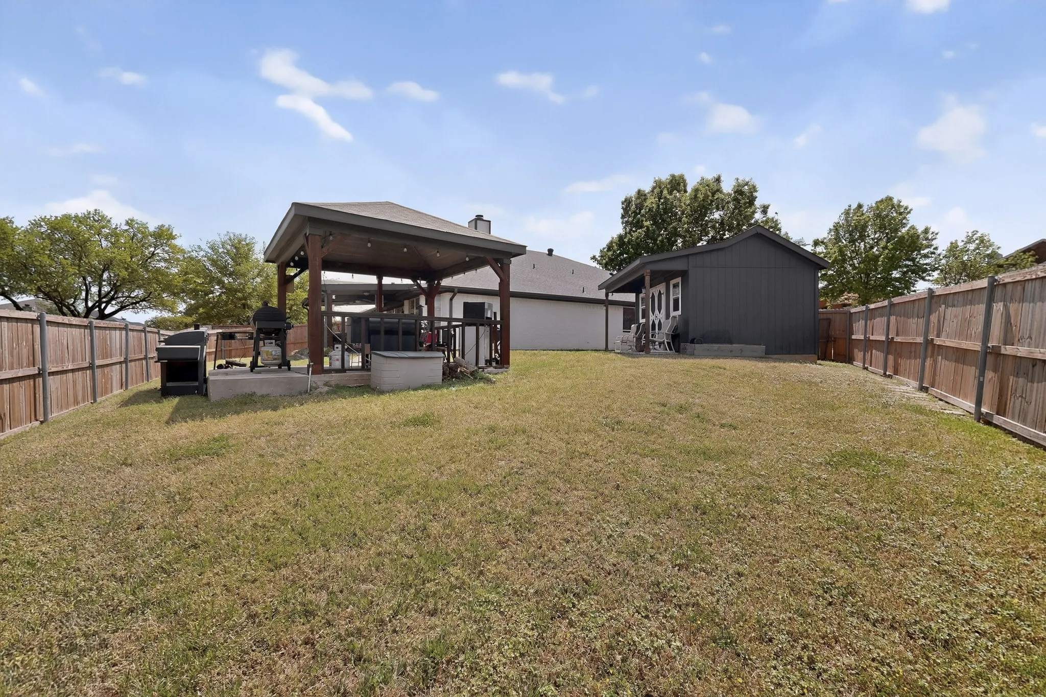 Single Family Residence For Sale in Dallas County , 3015 Antelope Drive, Mesquite, Texas 75181, 4 Bedroom, 2 Bathroom, 2 Garage spaces, 2,498 Sqft, built in 1996, Preowned, mls#21242055, Real Estate Agent in Mesquite, Homes For Sale in Dallas county, Homes For Sale in Mesquite, Realtor in Mesquite Texas, Real Estate Brokerage Independent Realty Texas, Luminita Cordes Realtor