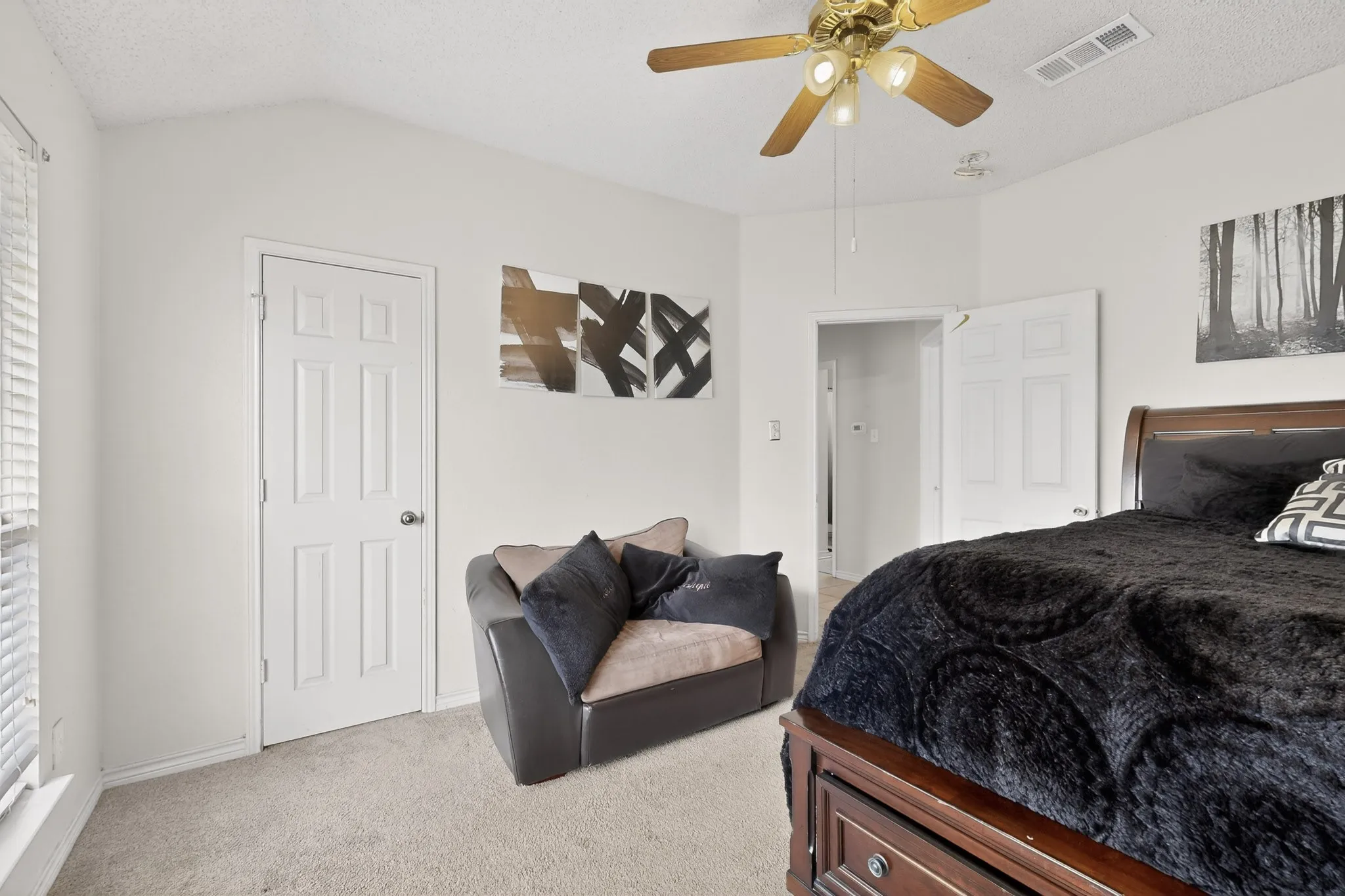 Single Family Residence For Sale in Dallas County , 3015 Antelope Drive, Mesquite, Texas 75181, 4 Bedroom, 2 Bathroom, 2 Garage spaces, 2,498 Sqft, built in 1996, Preowned, mls#21242055, Real Estate Agent in Mesquite, Homes For Sale in Dallas county, Homes For Sale in Mesquite, Realtor in Mesquite Texas, Real Estate Brokerage Independent Realty Texas, Luminita Cordes Realtor