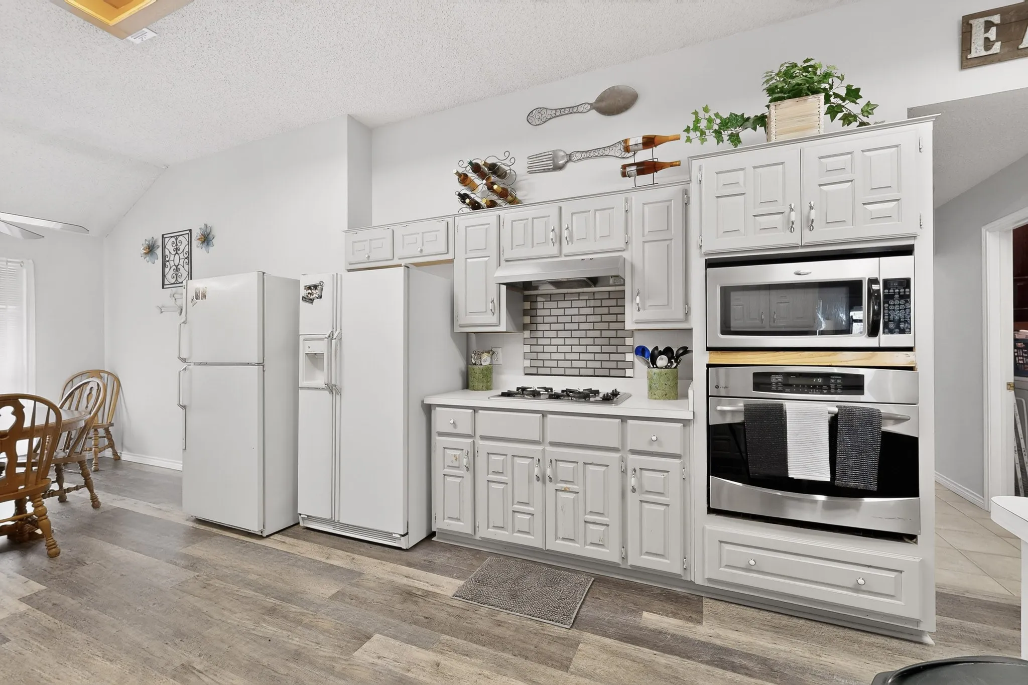Single Family Residence For Sale in Dallas County , 3015 Antelope Drive, Mesquite, Texas 75181, 4 Bedroom, 2 Bathroom, 2 Garage spaces, 2,498 Sqft, built in 1996, Preowned, mls#21242055, Real Estate Agent in Mesquite, Homes For Sale in Dallas county, Homes For Sale in Mesquite, Realtor in Mesquite Texas, Real Estate Brokerage Independent Realty Texas, Luminita Cordes Realtor