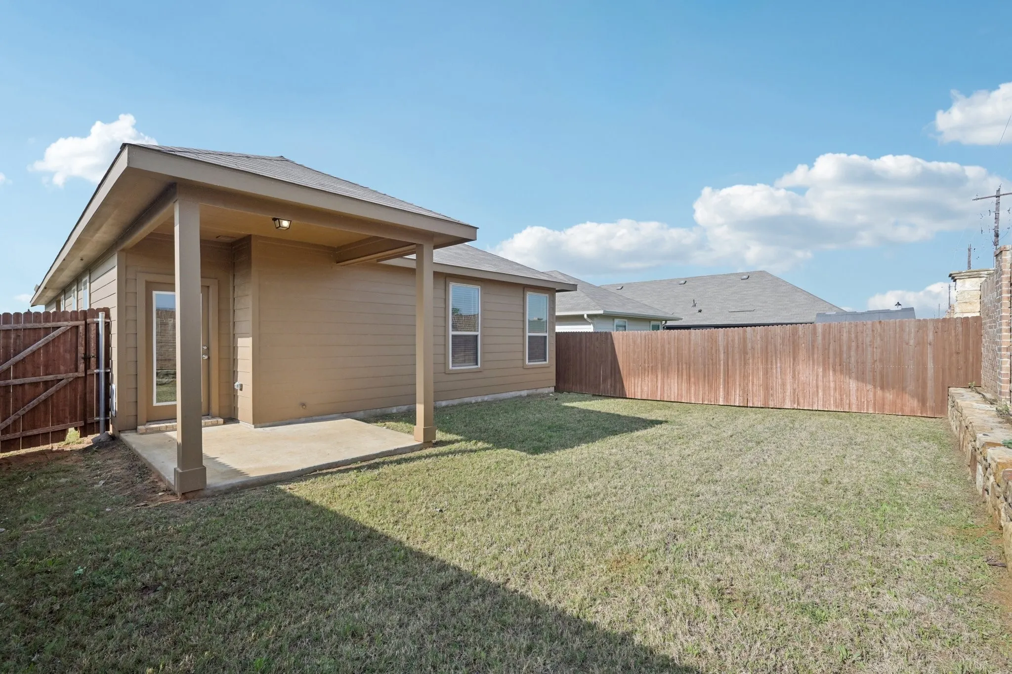 Single Family Residence For Sale in Denton County , 713 Presidio Street, Aubrey, Texas 76227, 3 Bedroom, 2 Bathroom, 2 Garage spaces, 1,421 Sqft, built in 2023, Preowned, mls#21241935, Real Estate Agent in Aubrey, Homes For Sale in Denton county, Homes For Sale in Aubrey, Realtor in Aubrey Texas, Real Estate Brokerage Independent Realty Texas, Luminita Cordes Realtor