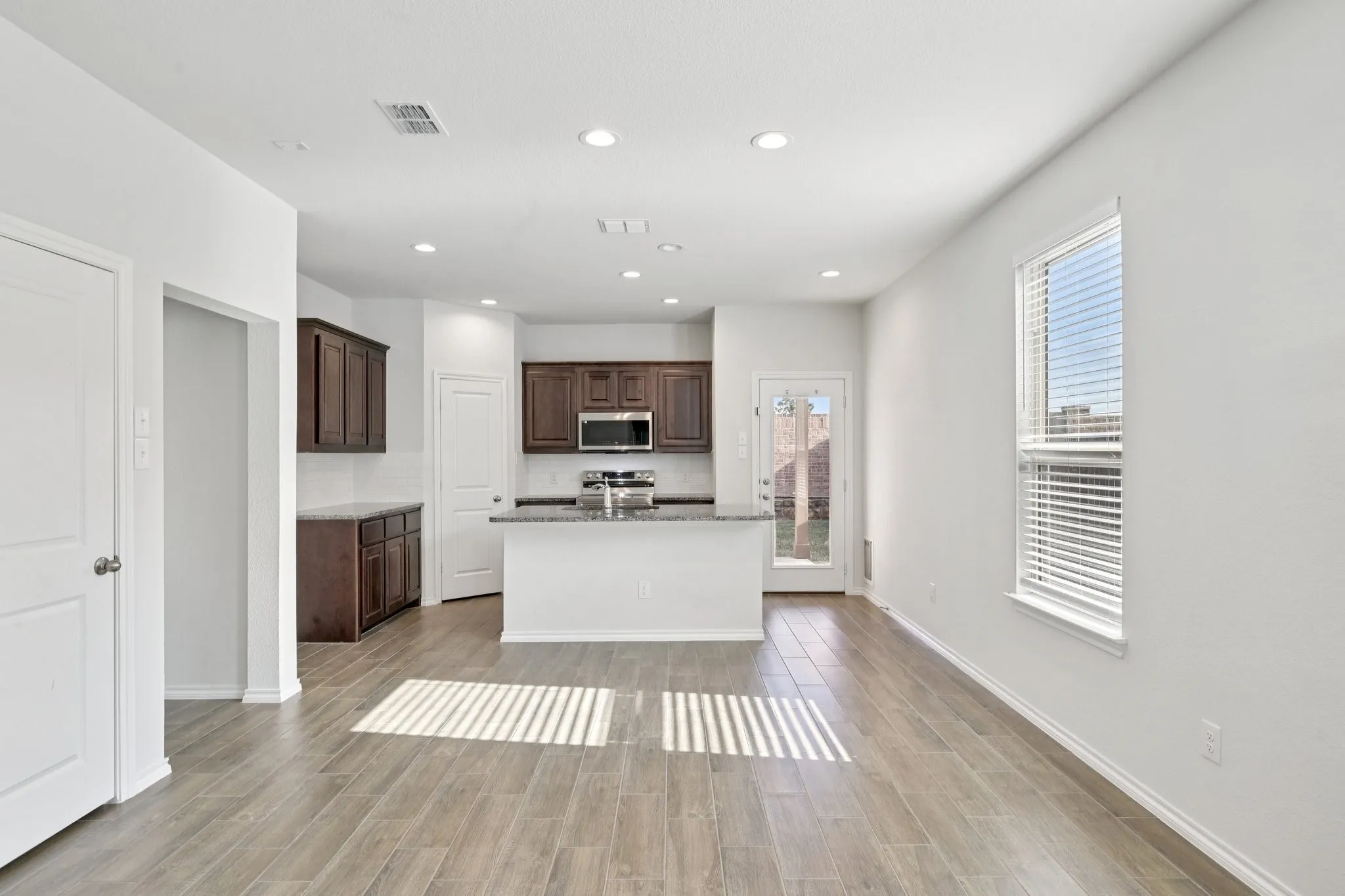 Single Family Residence For Sale in Denton County , 713 Presidio Street, Aubrey, Texas 76227, 3 Bedroom, 2 Bathroom, 2 Garage spaces, 1,421 Sqft, built in 2023, Preowned, mls#21241935, Real Estate Agent in Aubrey, Homes For Sale in Denton county, Homes For Sale in Aubrey, Realtor in Aubrey Texas, Real Estate Brokerage Independent Realty Texas, Luminita Cordes Realtor