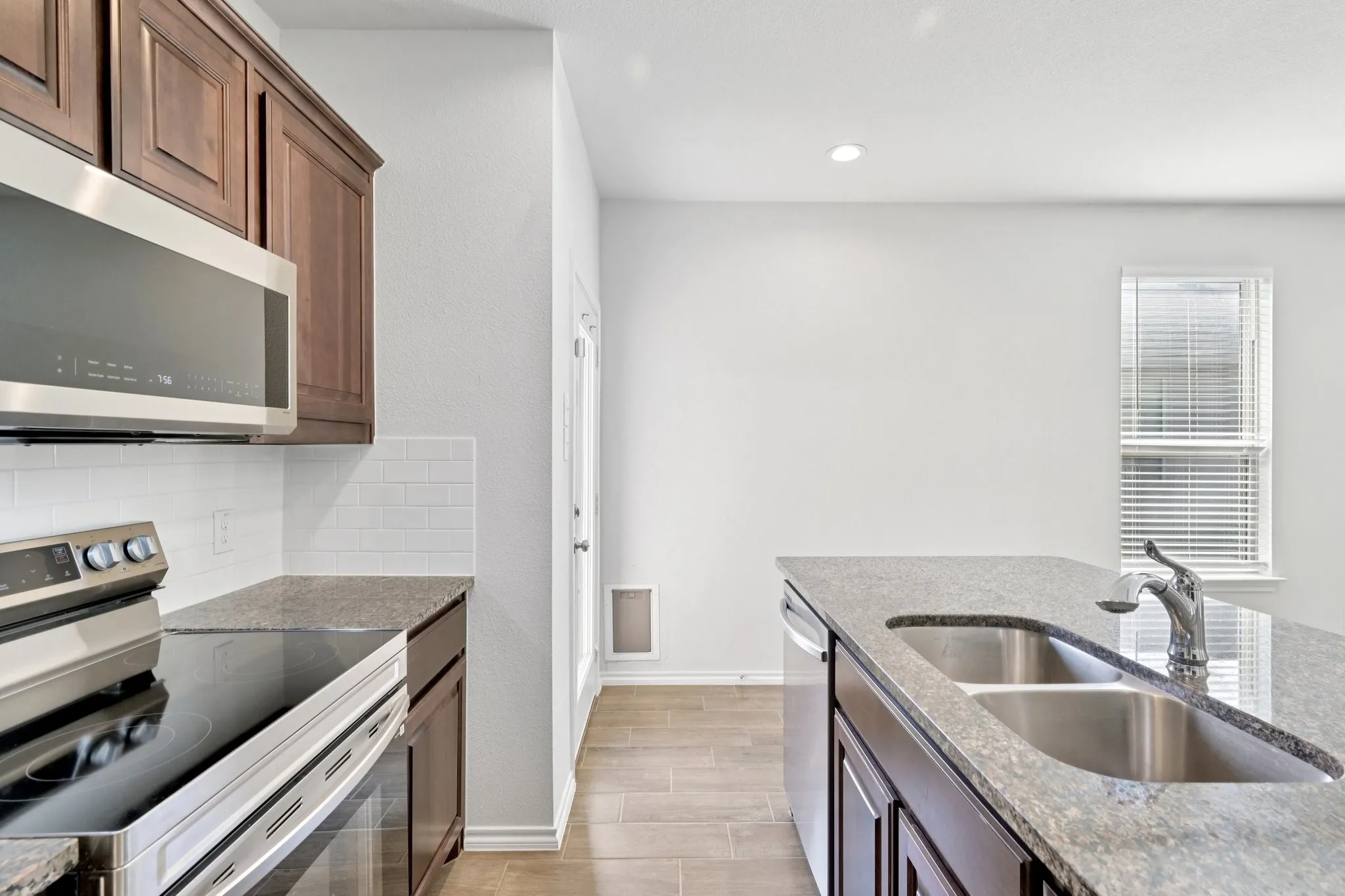 Single Family Residence For Sale in Denton County , 713 Presidio Street, Aubrey, Texas 76227, 3 Bedroom, 2 Bathroom, 2 Garage spaces, 1,421 Sqft, built in 2023, Preowned, mls#21241935, Real Estate Agent in Aubrey, Homes For Sale in Denton county, Homes For Sale in Aubrey, Realtor in Aubrey Texas, Real Estate Brokerage Independent Realty Texas, Luminita Cordes Realtor