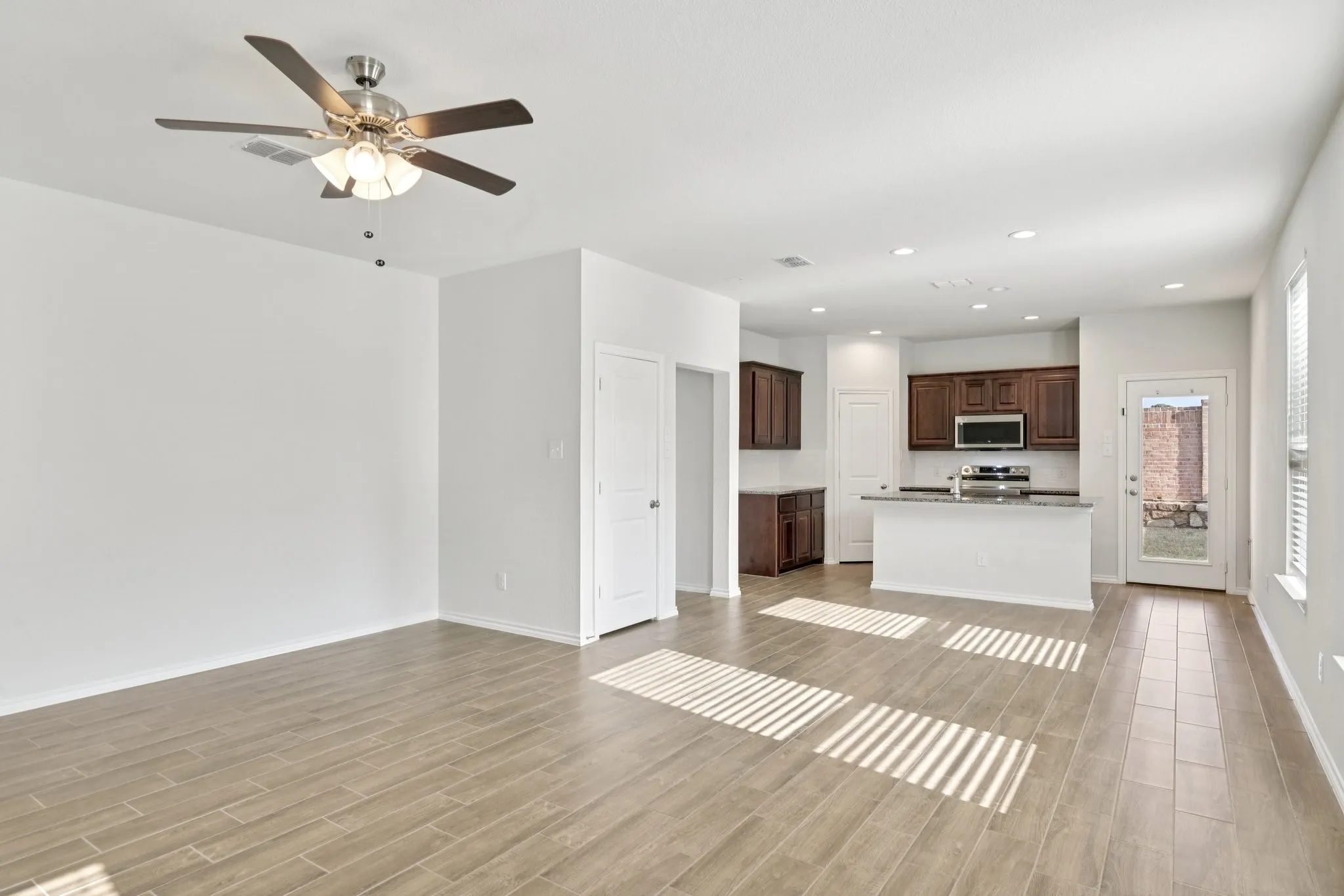 Single Family Residence For Sale in Denton County , 713 Presidio Street, Aubrey, Texas 76227, 3 Bedroom, 2 Bathroom, 2 Garage spaces, 1,421 Sqft, built in 2023, Preowned, mls#21241935, Real Estate Agent in Aubrey, Homes For Sale in Denton county, Homes For Sale in Aubrey, Realtor in Aubrey Texas, Real Estate Brokerage Independent Realty Texas, Luminita Cordes Realtor