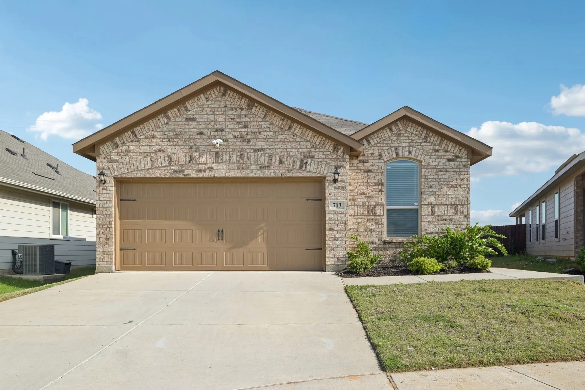 Single Family Residence For Sale in Denton County , 713 Presidio Street, Aubrey, Texas 76227, 3 Bedroom, 2 Bathroom, 2 Garage spaces, 1,421 Sqft, built in 2023, Preowned, mls#21241935, Real Estate Agent in Aubrey, Homes For Sale in Denton county, Homes For Sale in Aubrey, Realtor in Aubrey Texas, Real Estate Brokerage Independent Realty Texas, Luminita Cordes Realtor