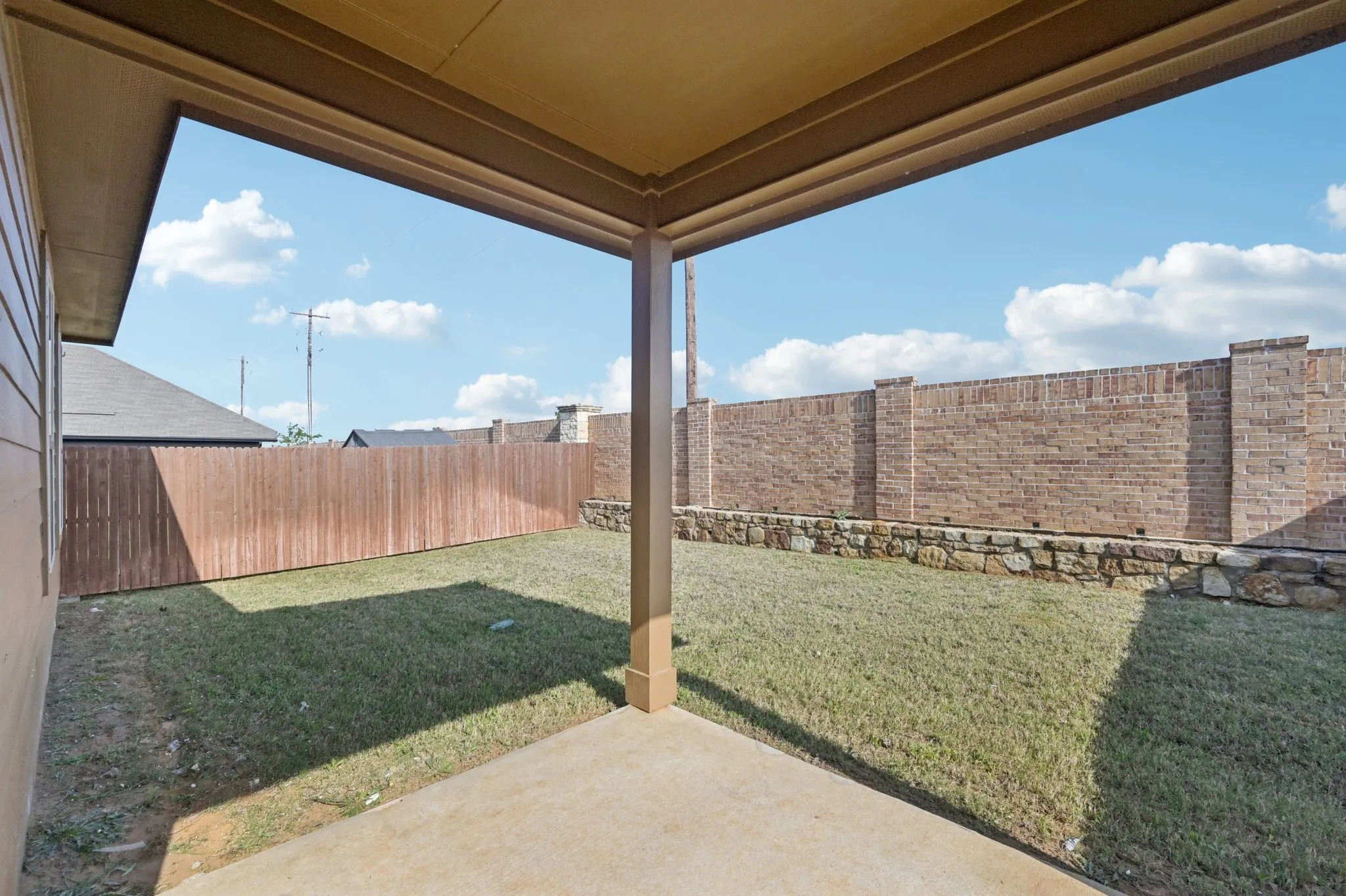 Single Family Residence For Sale in Denton County , 713 Presidio Street, Aubrey, Texas 76227, 3 Bedroom, 2 Bathroom, 2 Garage spaces, 1,421 Sqft, built in 2023, Preowned, mls#21241935, Real Estate Agent in Aubrey, Homes For Sale in Denton county, Homes For Sale in Aubrey, Realtor in Aubrey Texas, Real Estate Brokerage Independent Realty Texas, Luminita Cordes Realtor
