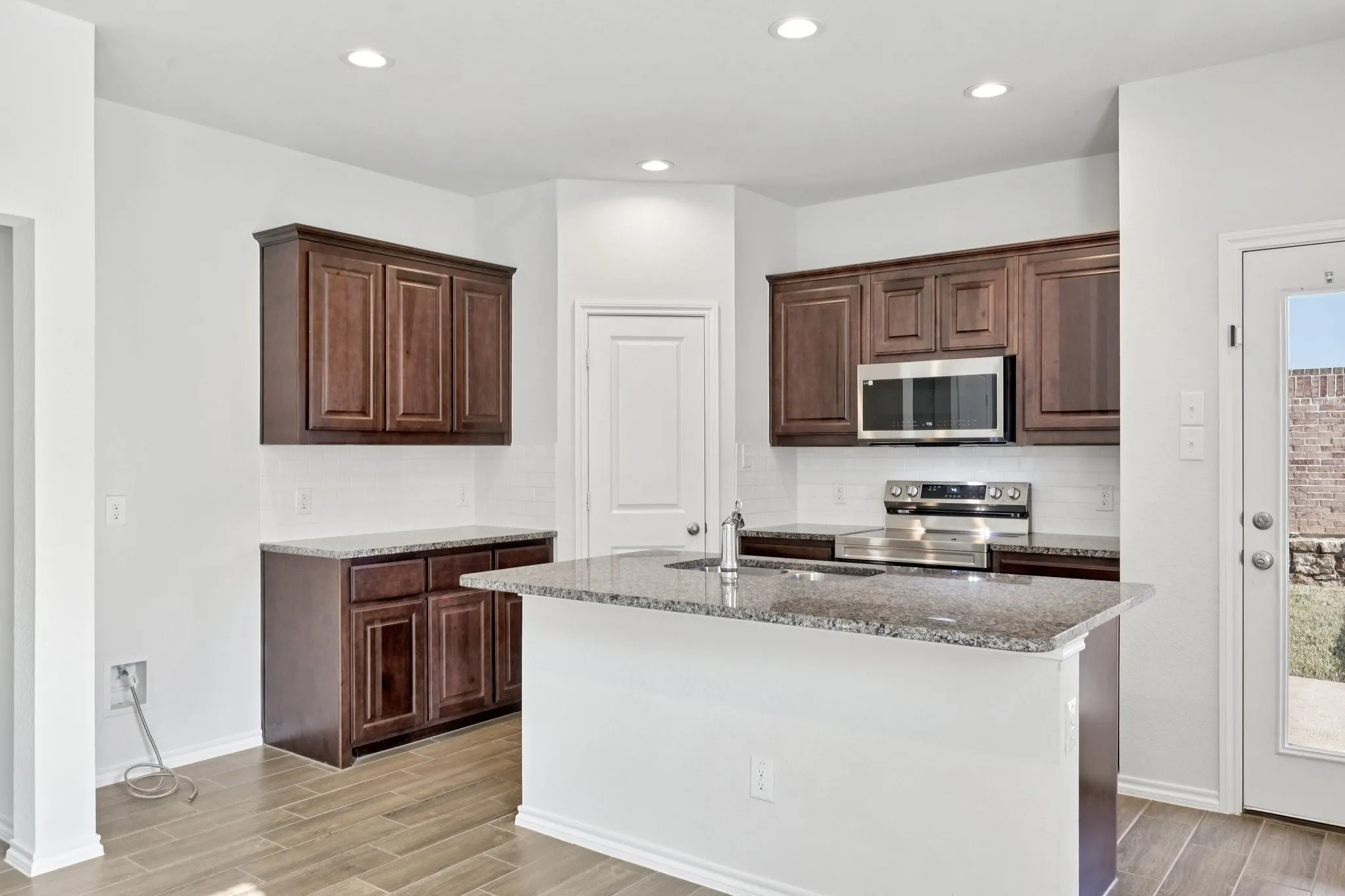 Single Family Residence For Sale in Denton County , 713 Presidio Street, Aubrey, Texas 76227, 3 Bedroom, 2 Bathroom, 2 Garage spaces, 1,421 Sqft, built in 2023, Preowned, mls#21241935, Real Estate Agent in Aubrey, Homes For Sale in Denton county, Homes For Sale in Aubrey, Realtor in Aubrey Texas, Real Estate Brokerage Independent Realty Texas, Luminita Cordes Realtor