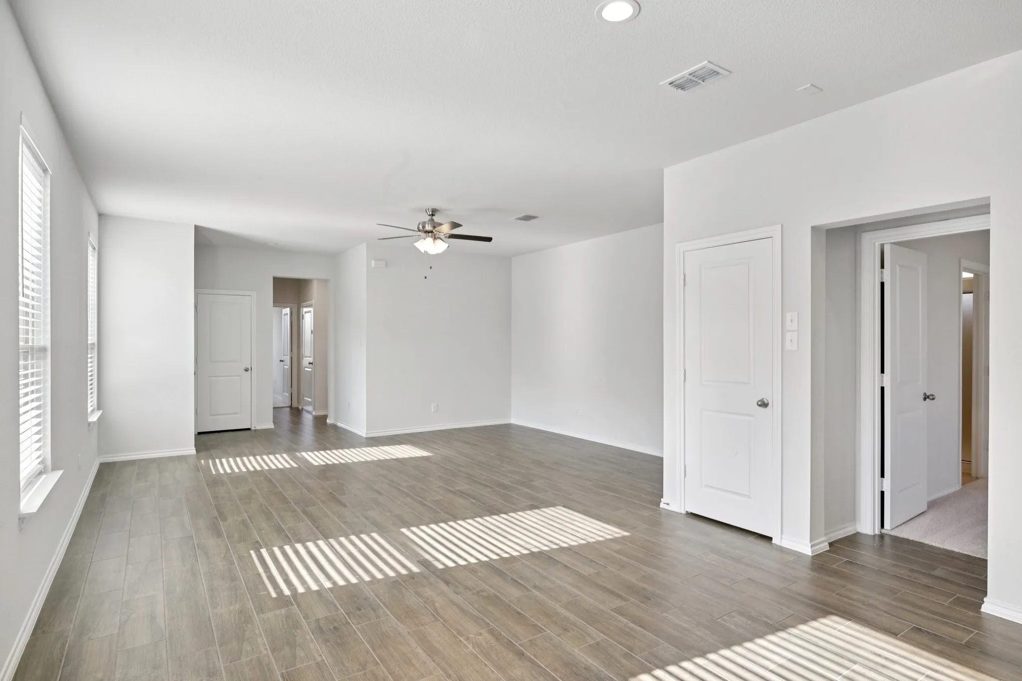 Single Family Residence For Sale in Denton County , 713 Presidio Street, Aubrey, Texas 76227, 3 Bedroom, 2 Bathroom, 2 Garage spaces, 1,421 Sqft, built in 2023, Preowned, mls#21241935, Real Estate Agent in Aubrey, Homes For Sale in Denton county, Homes For Sale in Aubrey, Realtor in Aubrey Texas, Real Estate Brokerage Independent Realty Texas, Luminita Cordes Realtor