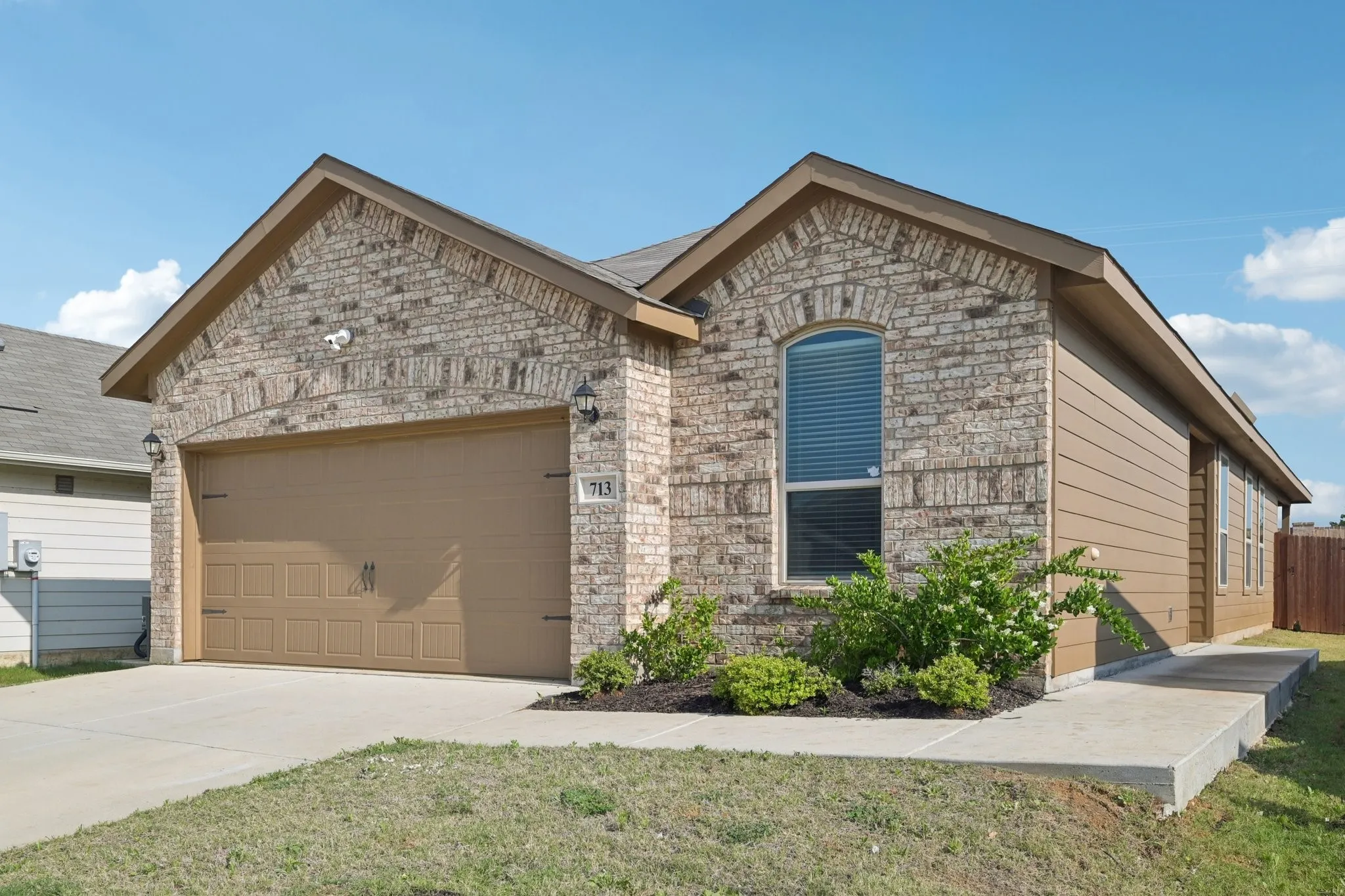 Single Family Residence For Sale in Denton County , 713 Presidio Street, Aubrey, Texas 76227, 3 Bedroom, 2 Bathroom, 2 Garage spaces, 1,421 Sqft, built in 2023, Preowned, mls#21241935, Real Estate Agent in Aubrey, Homes For Sale in Denton county, Homes For Sale in Aubrey, Realtor in Aubrey Texas, Real Estate Brokerage Independent Realty Texas, Luminita Cordes Realtor